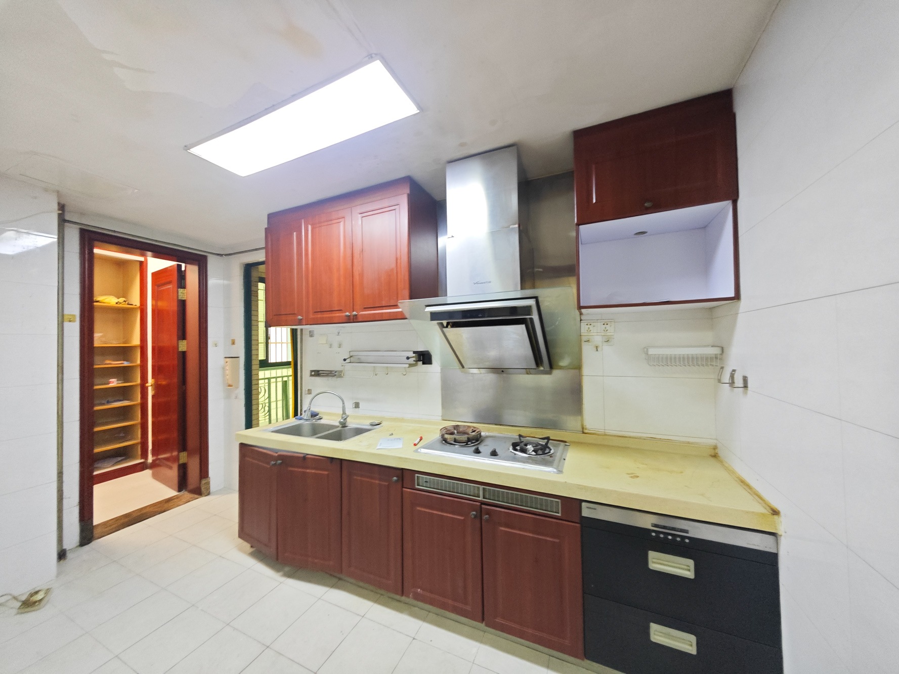 恒大城 4室2厅2卫 110.0万 恒大城 4室2厅2卫 110.0万厨房