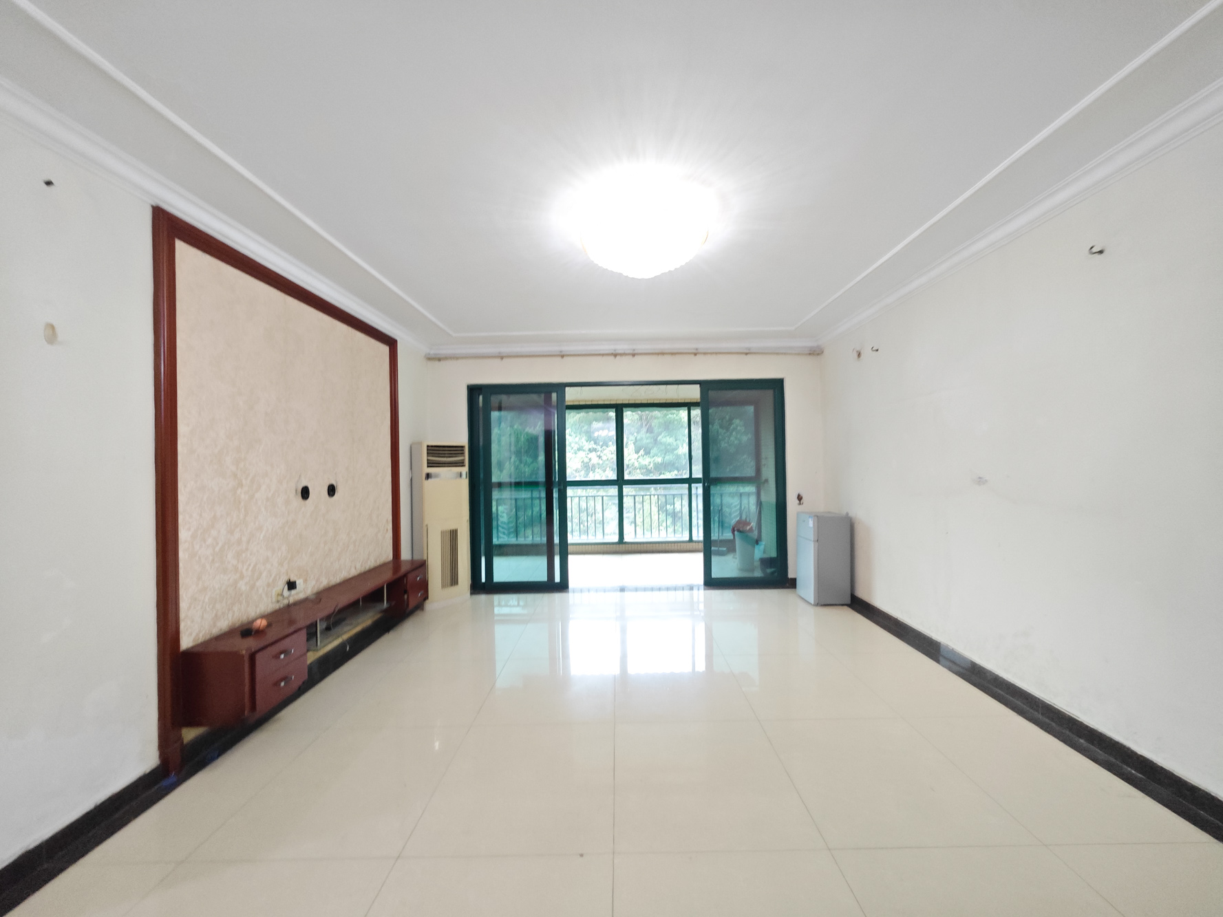 恒大城 4室2厅2卫 110.0万 恒大城 4室2厅2卫 110.0万客厅