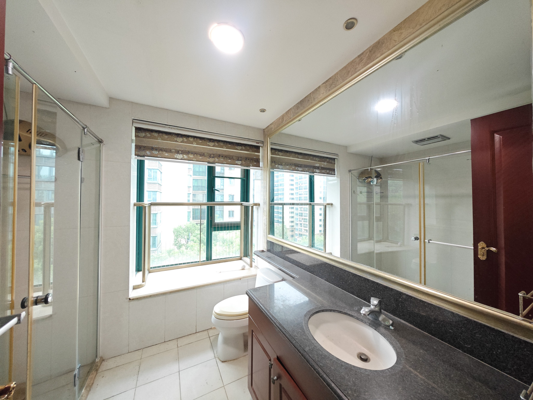 恒大城 4室2厅2卫 110.0万 恒大城 4室2厅2卫 110.0万卫生间