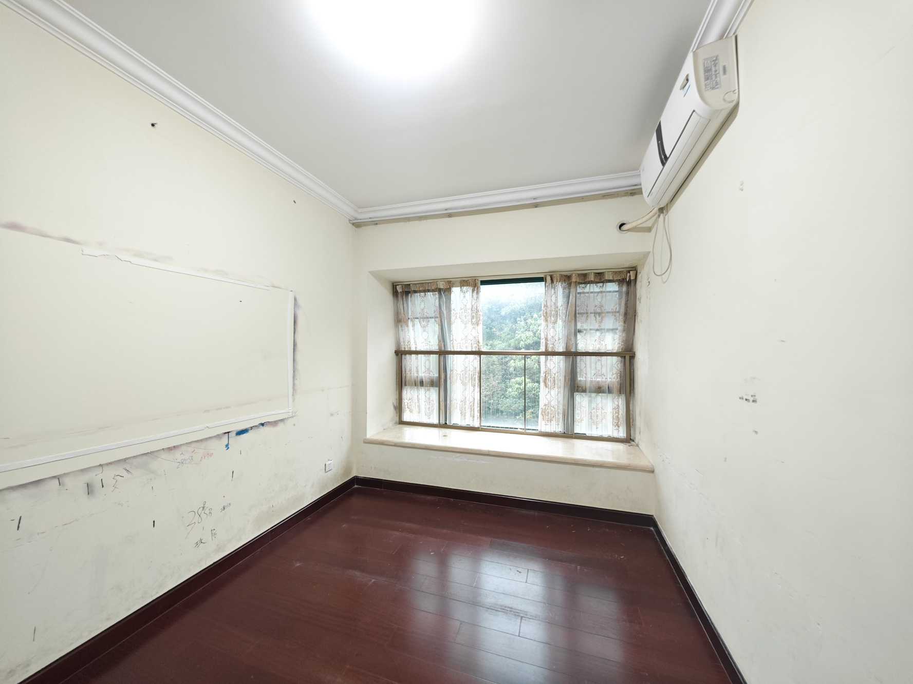 恒大城 4室2厅2卫 110.0万 恒大城 4室2厅2卫 110.0万卧室