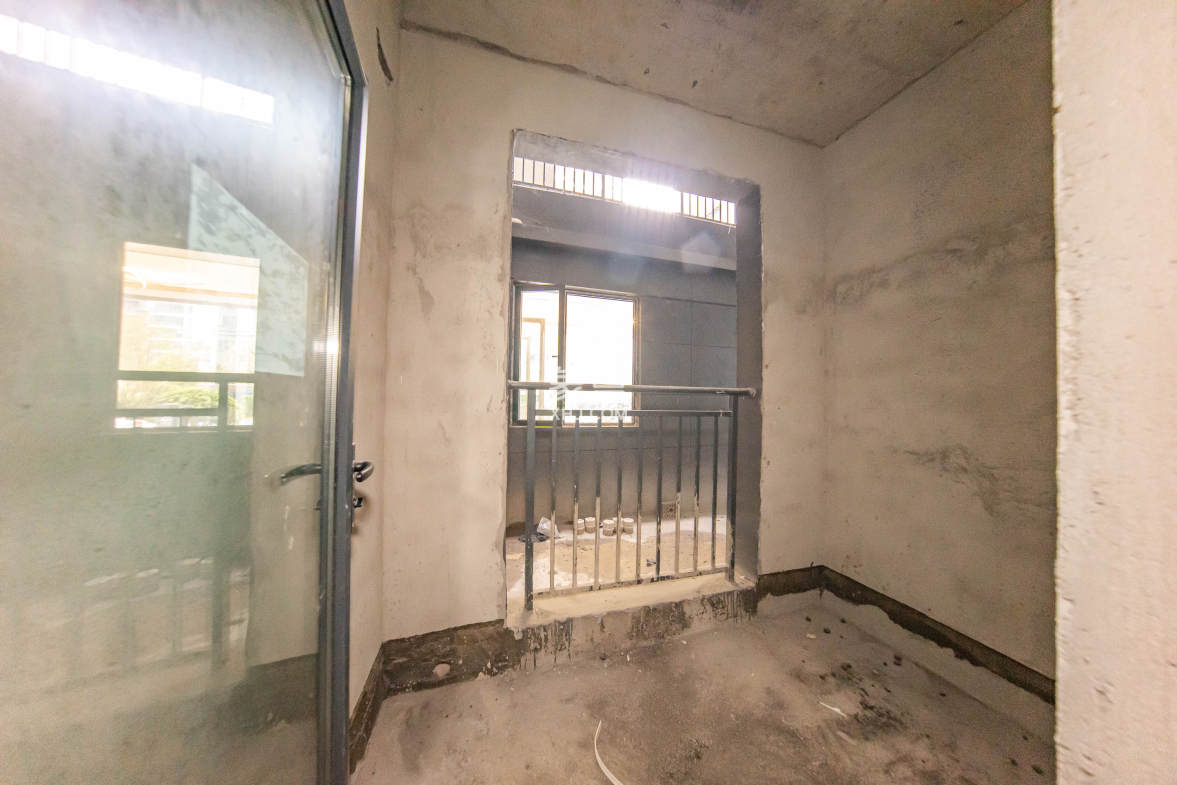 汉唐翰林府  3室2厅2卫    73.0万 汉唐翰林府  3室2厅2卫    73.0万卧室