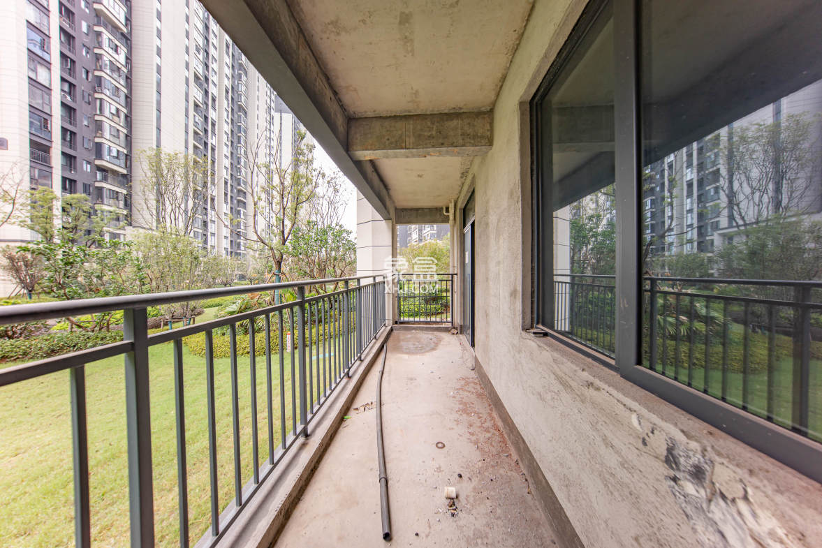 汉唐翰林府  3室2厅2卫    73.0万 汉唐翰林府  3室2厅2卫    73.0万阳台