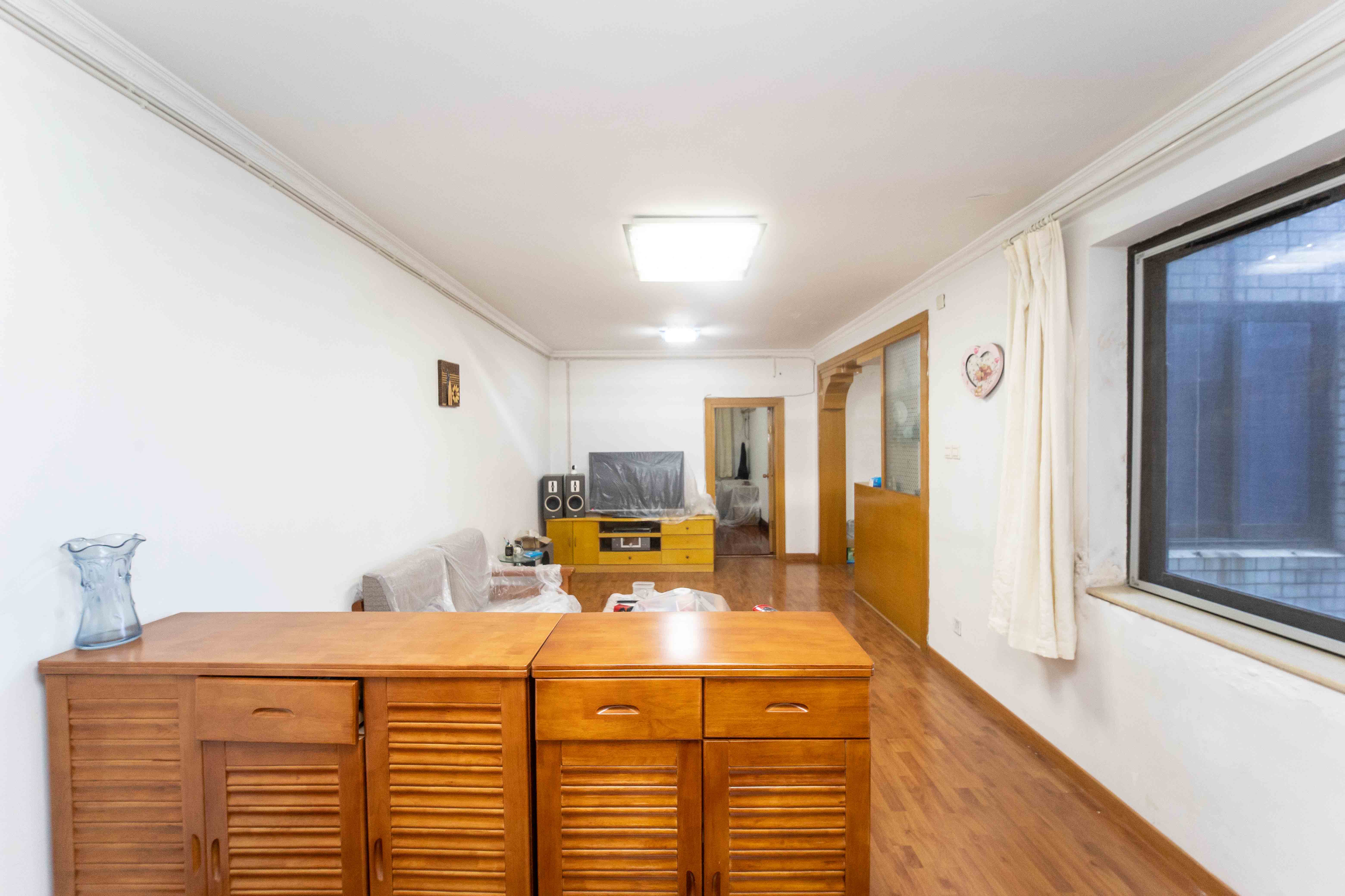 紫薇公寓  3室2厅2卫    80.0万客厅