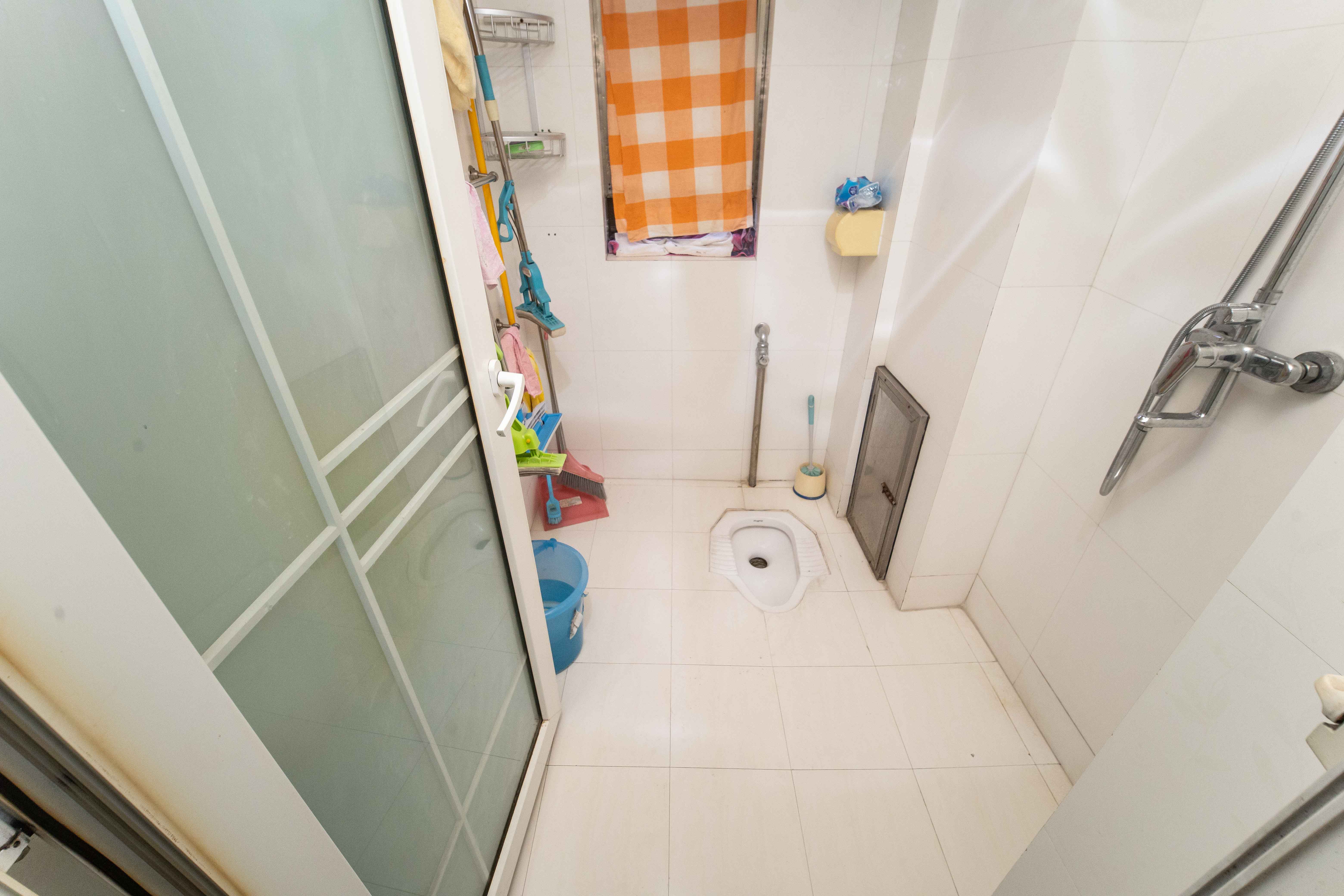 紫薇公寓  3室2厅2卫    80.0万卫生间