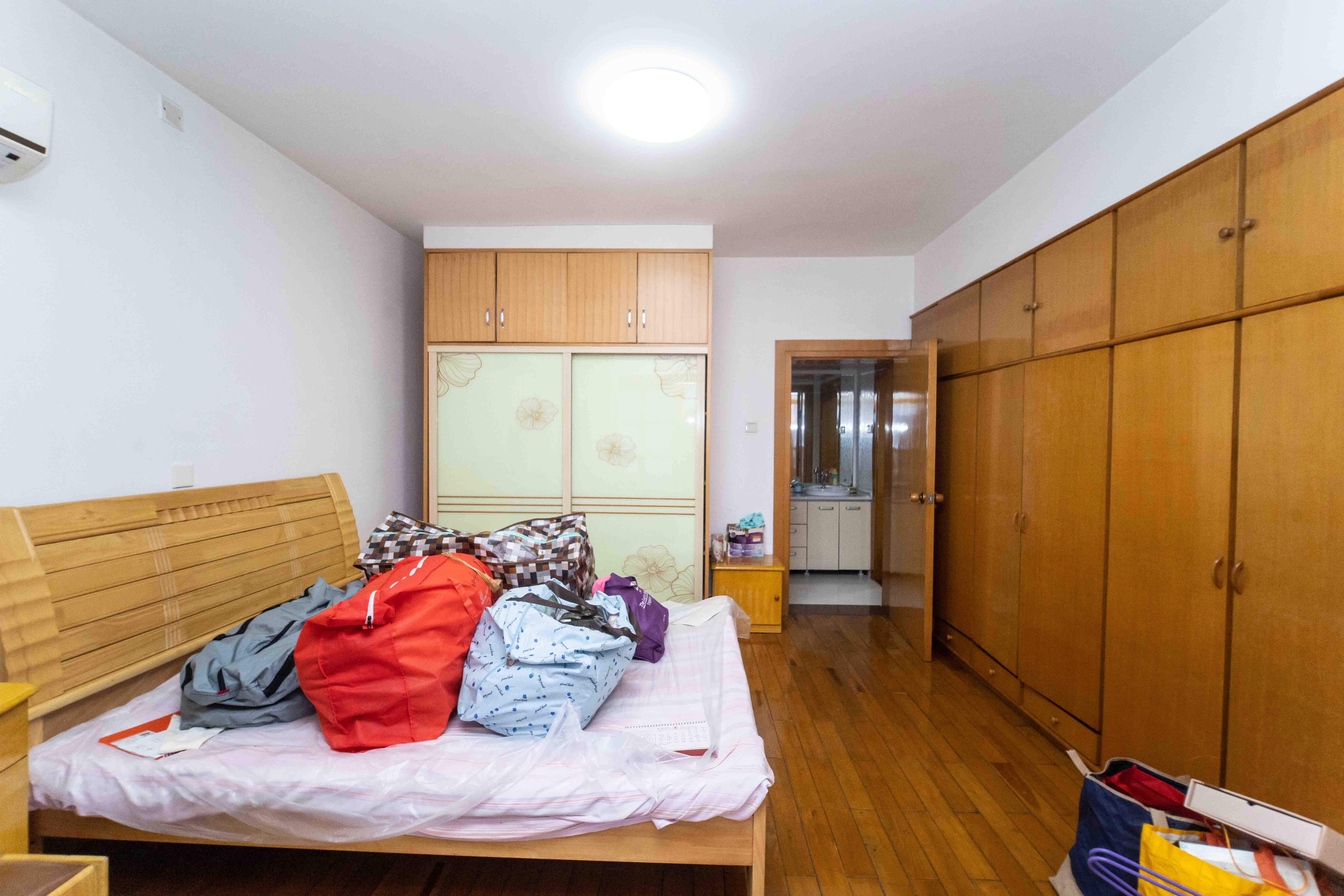 紫薇公寓  3室2厅2卫    80.0万卧室