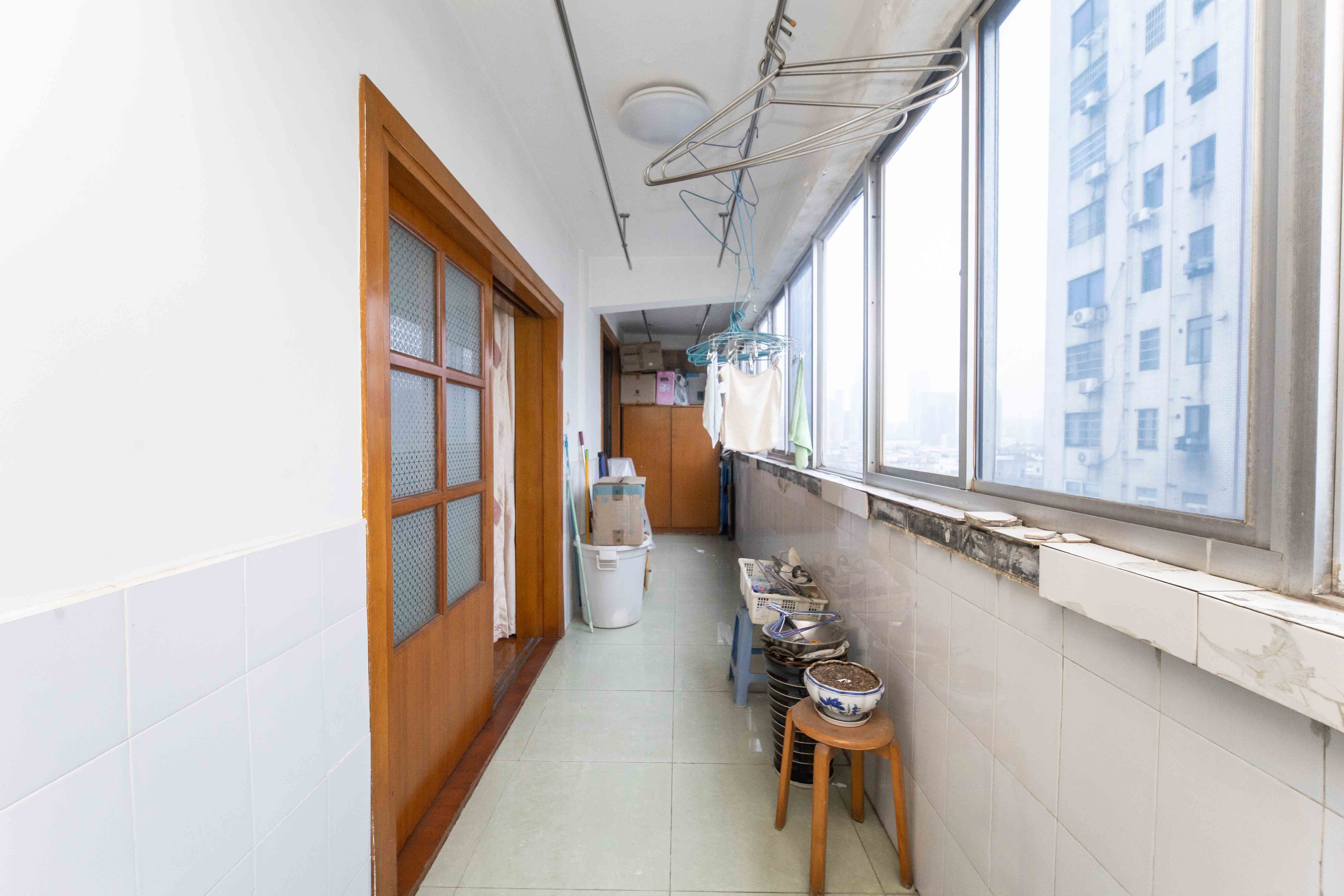 紫薇公寓  3室2厅2卫    80.0万阳台