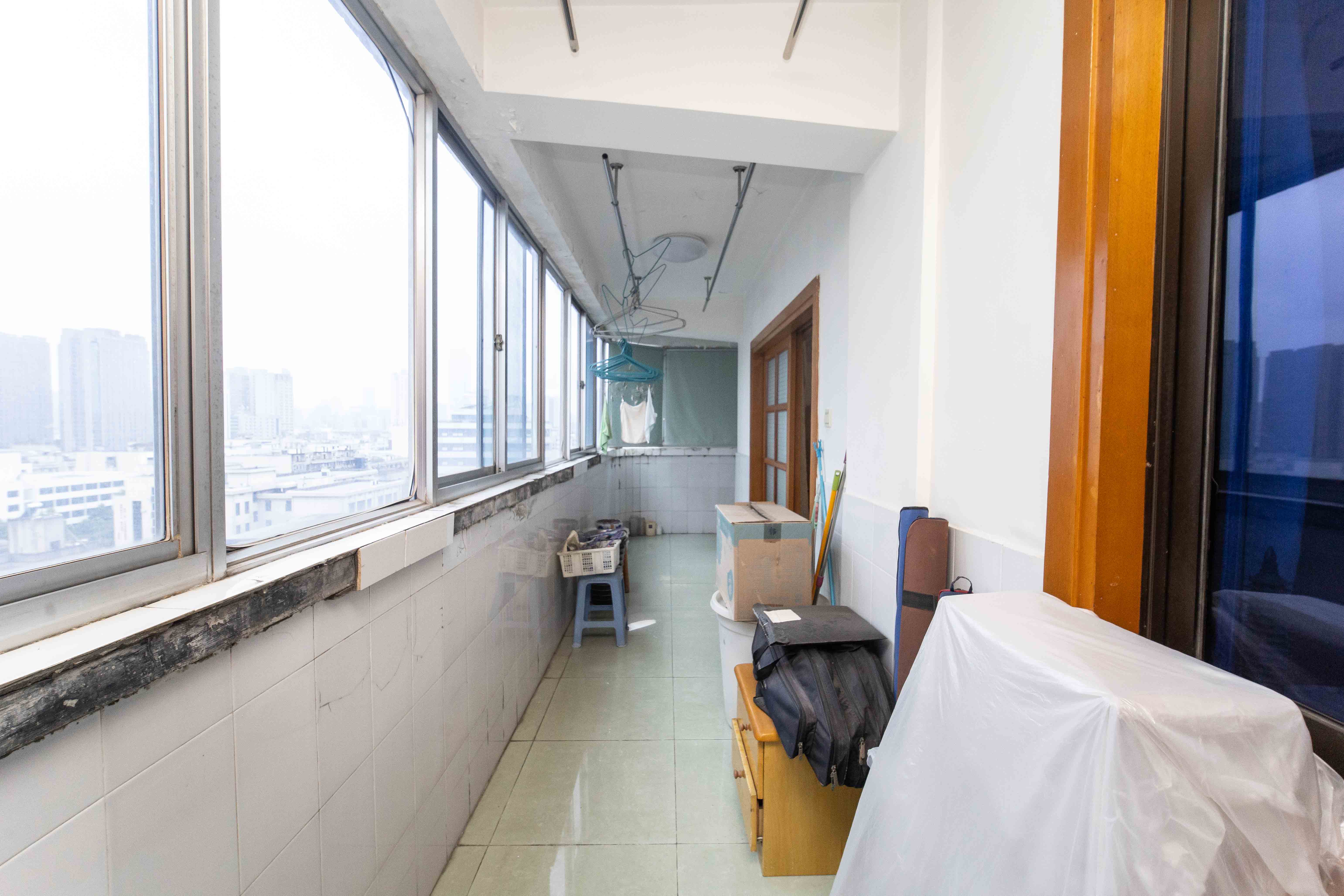 紫薇公寓  3室2厅2卫    80.0万阳台