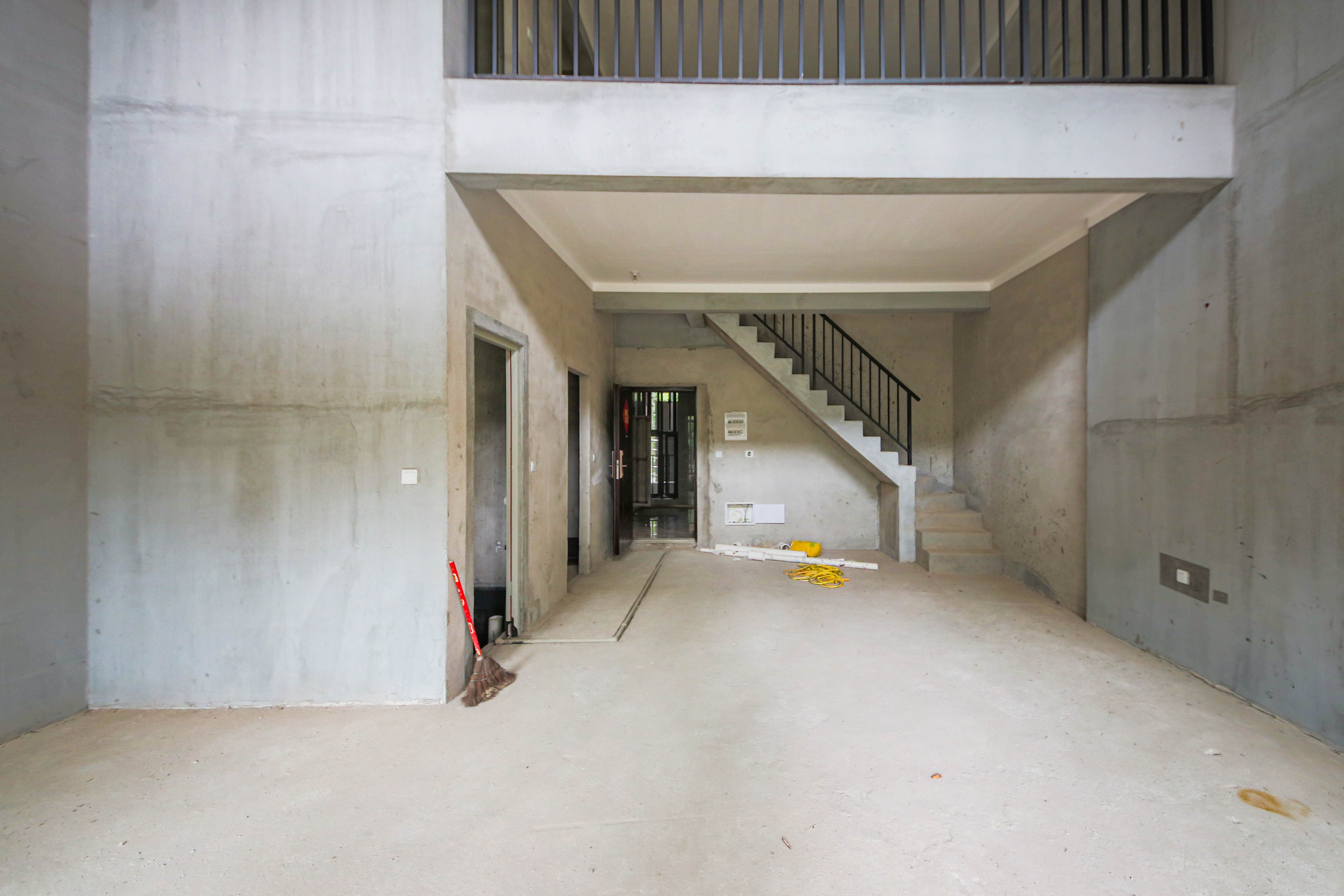 中建钰和城  4室2厅2卫   155.00万客厅