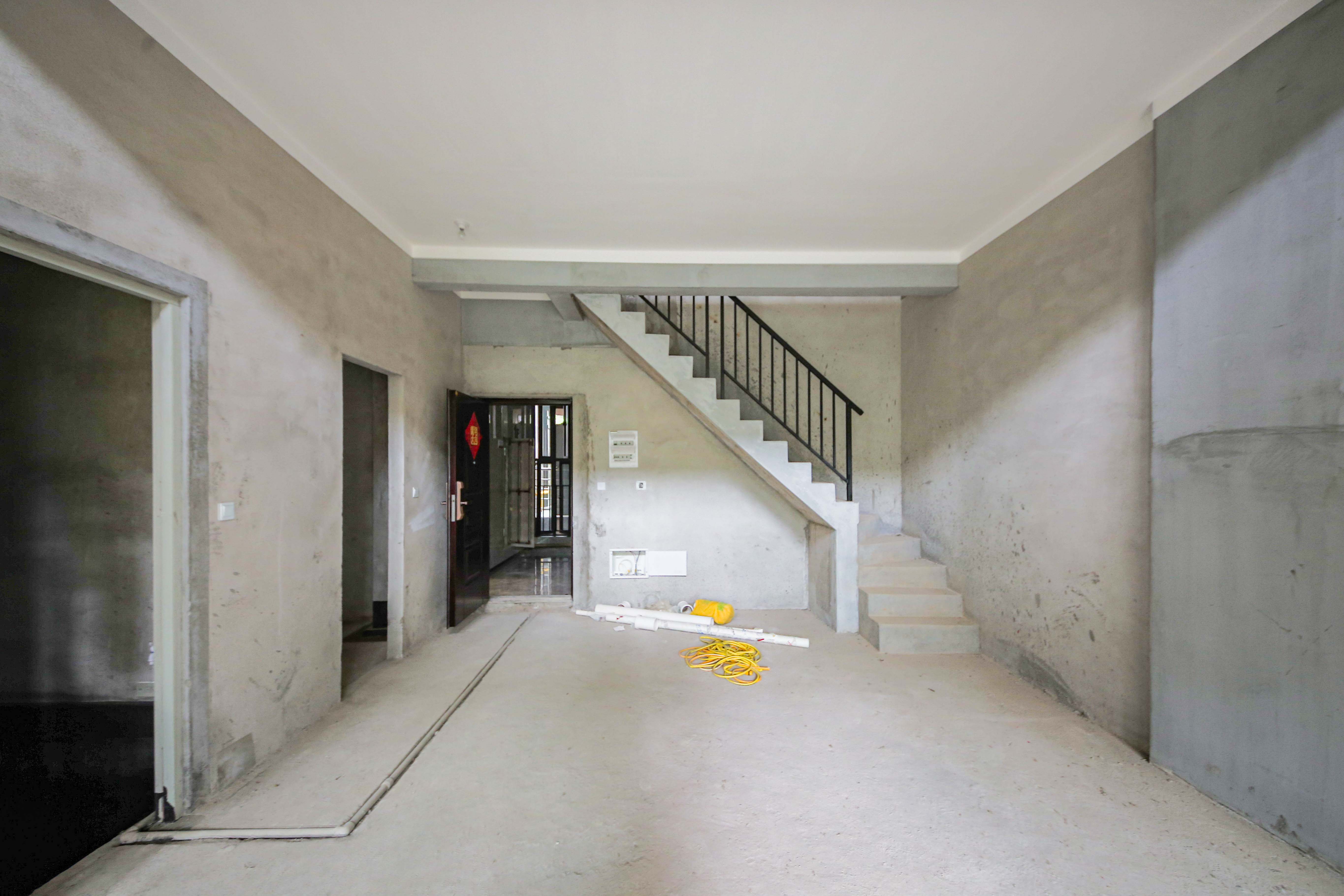 中建钰和城  4室2厅2卫   155.00万客厅