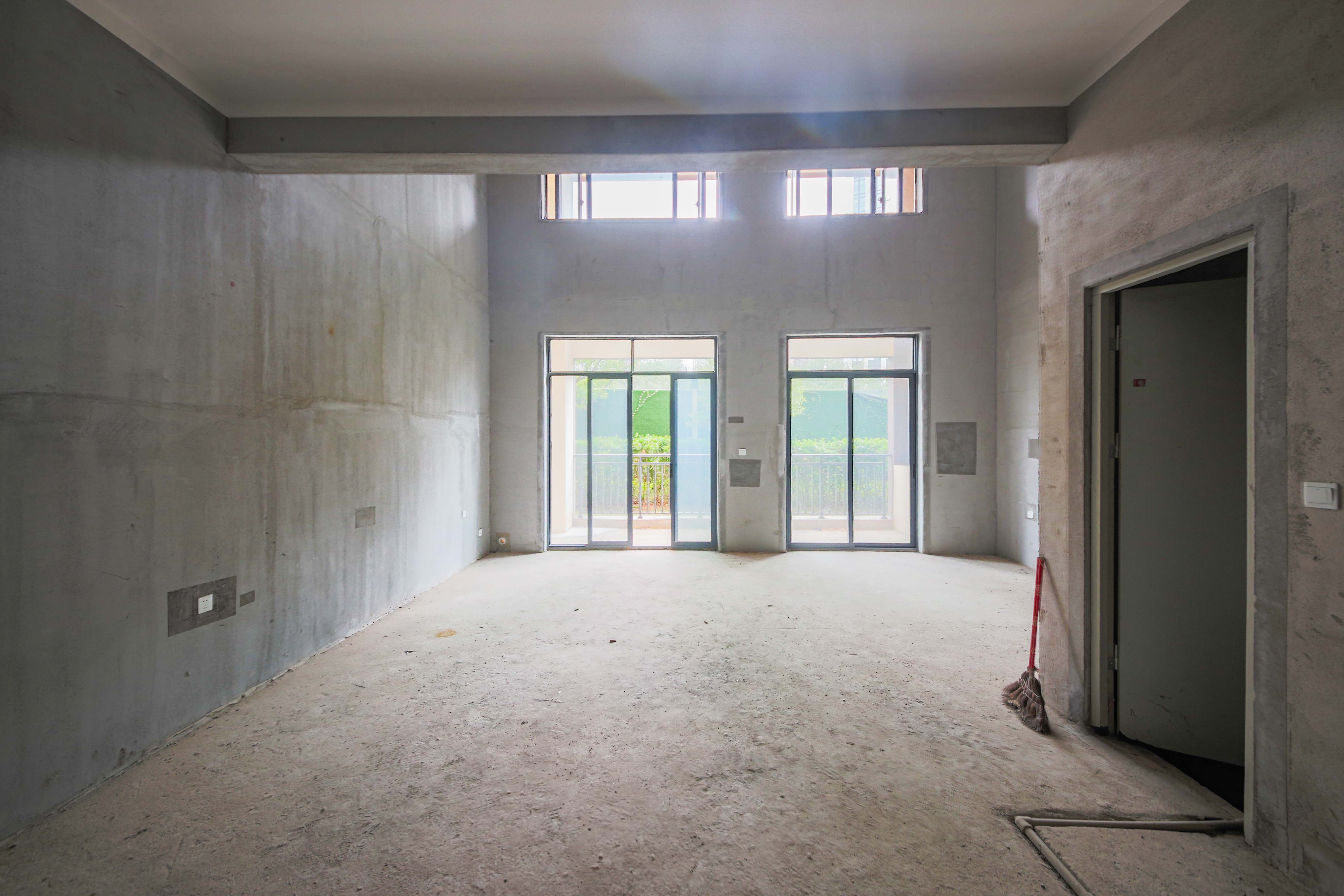 中建钰和城  4室2厅2卫   155.00万客厅