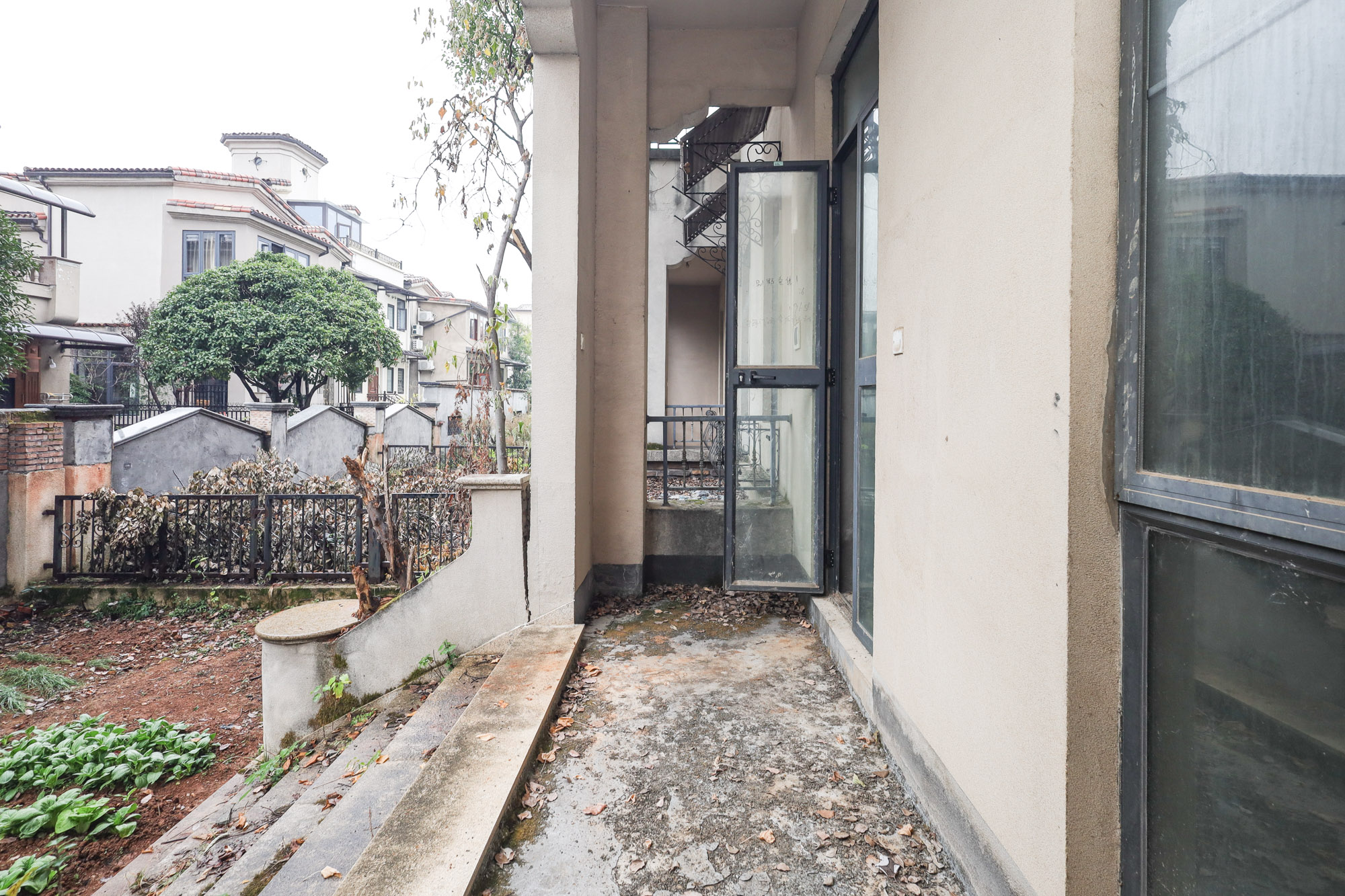 堤亚纳湾（深业沙河城）  5室2厅3卫   368.00万阳台