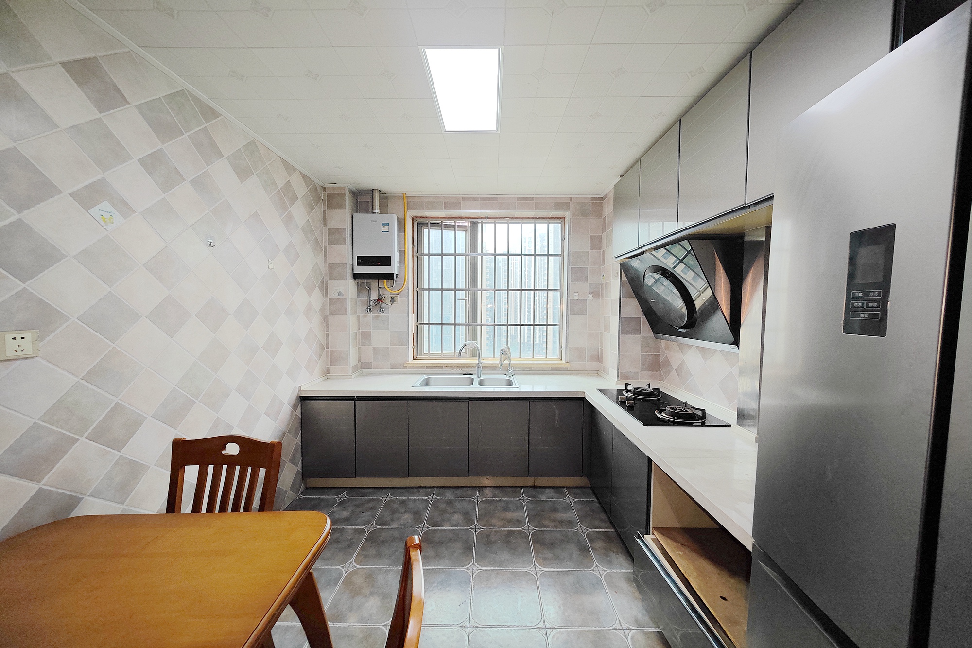 新城新世界一二三期 3室2厅1卫 85.0万 新城新世界一二三期 3室2厅1卫 85.0万厨房