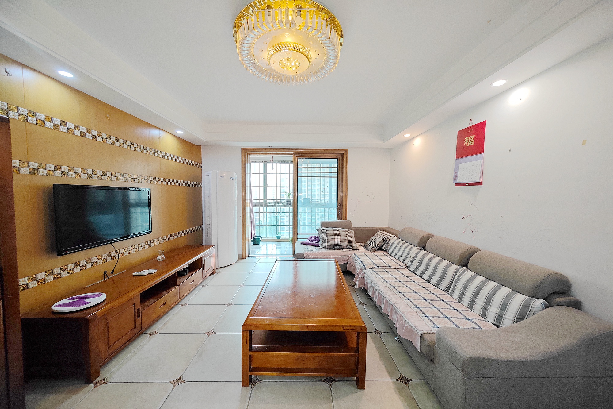 新城新世界一二三期 3室2厅1卫 85.0万 新城新世界一二三期 3室2厅1卫 85.0万客厅