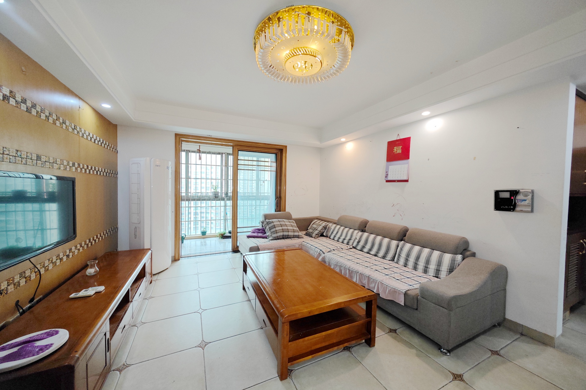 新城新世界一二三期 3室2厅1卫 85.0万 新城新世界一二三期 3室2厅1卫 85.0万客厅