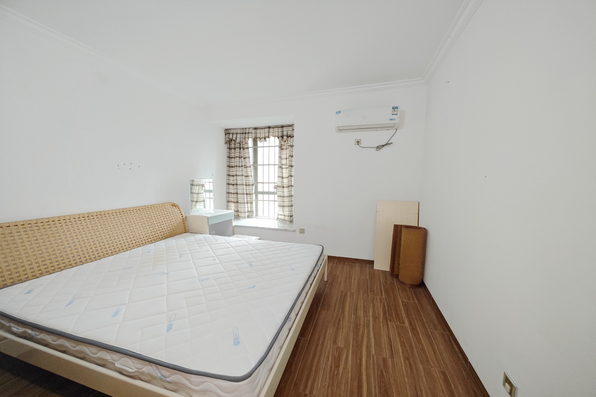 新城新世界一二三期 3室2厅1卫 85.0万 新城新世界一二三期 3室2厅1卫 85.0万卧室