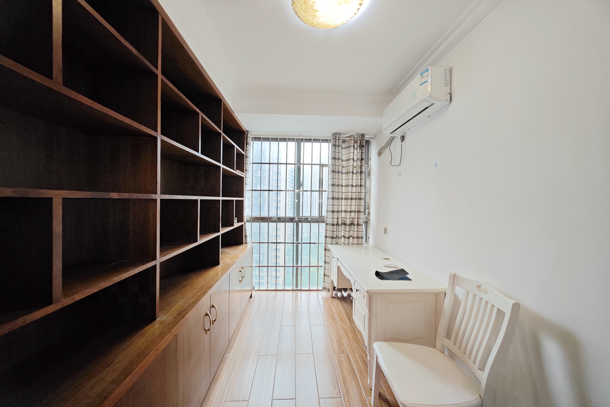 新城新世界一二三期 3室2厅1卫 85.0万 新城新世界一二三期 3室2厅1卫 85.0万卧室