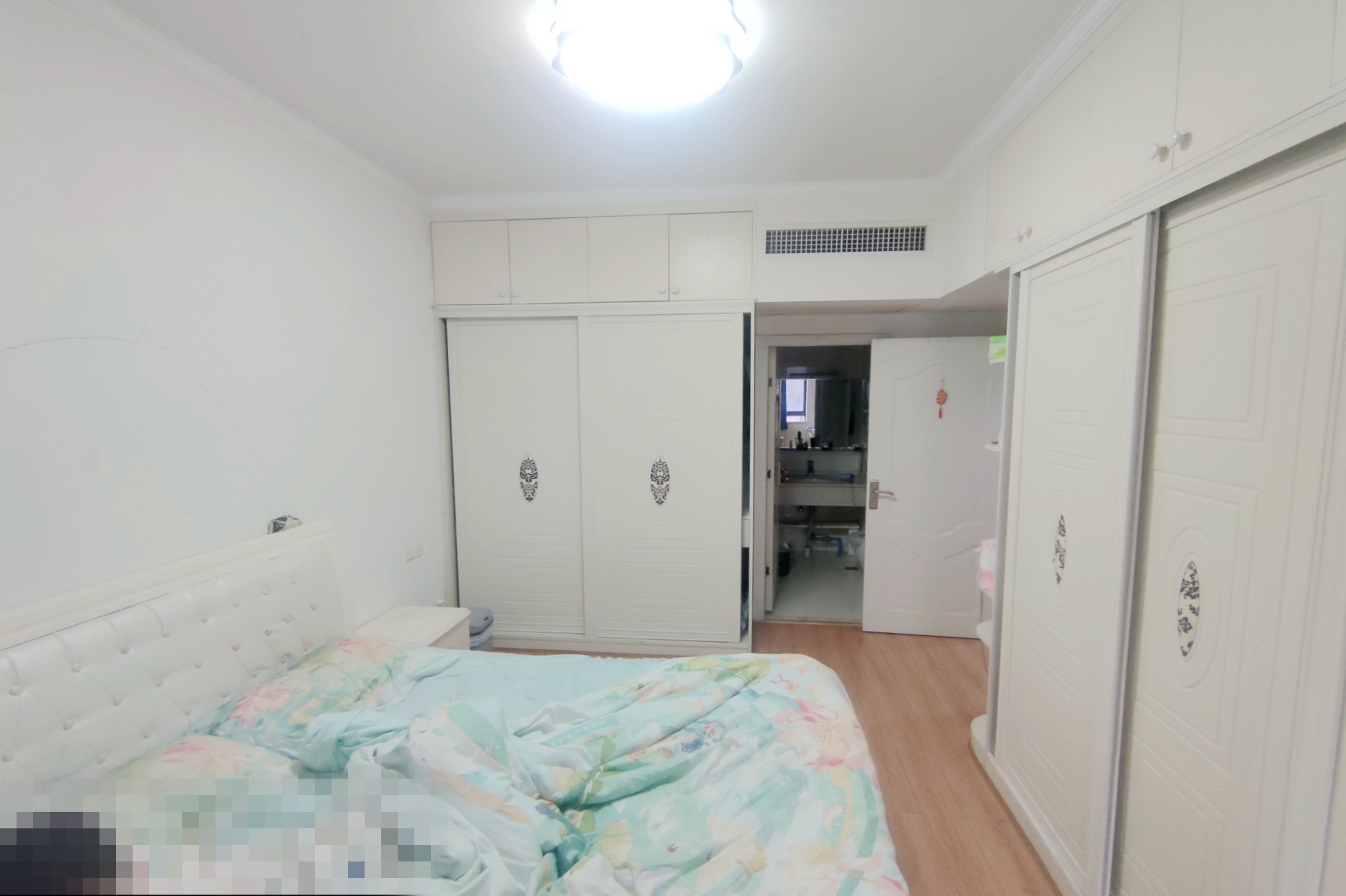 阳光锦城  3室2厅1卫    98.0万 阳光锦城  3室2厅1卫    98.0万卧室