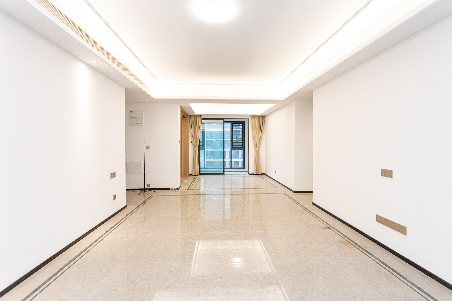 时代建发和著  4室2厅2卫    213.0万 时代建发和著  4室2厅2卫    213.0万客厅