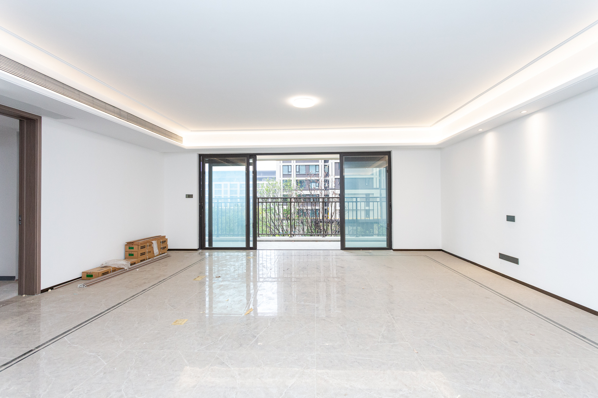 时代建发和著  4室2厅2卫    264.0万客厅