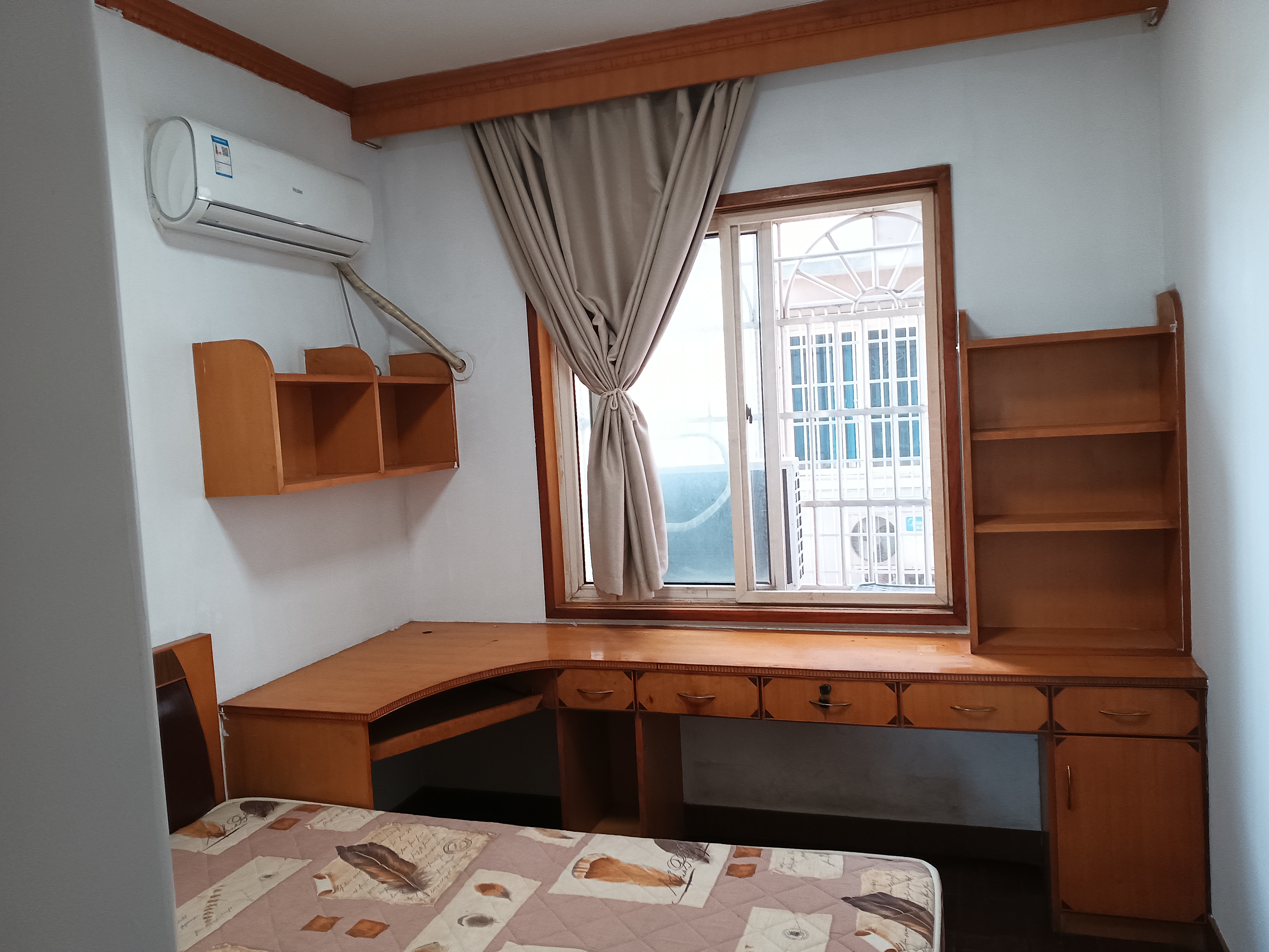 新桥小区  3室2厅2卫   2000.00元/月室内图