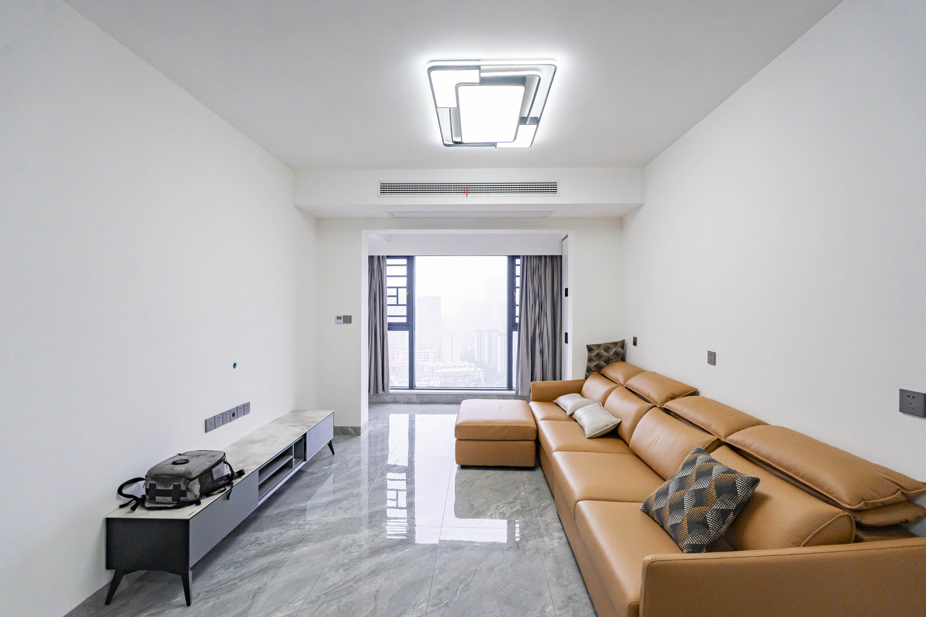 上园商住小区 4室2厅1卫 106.0万 上园商住小区 4室2厅1卫 106.0万客厅