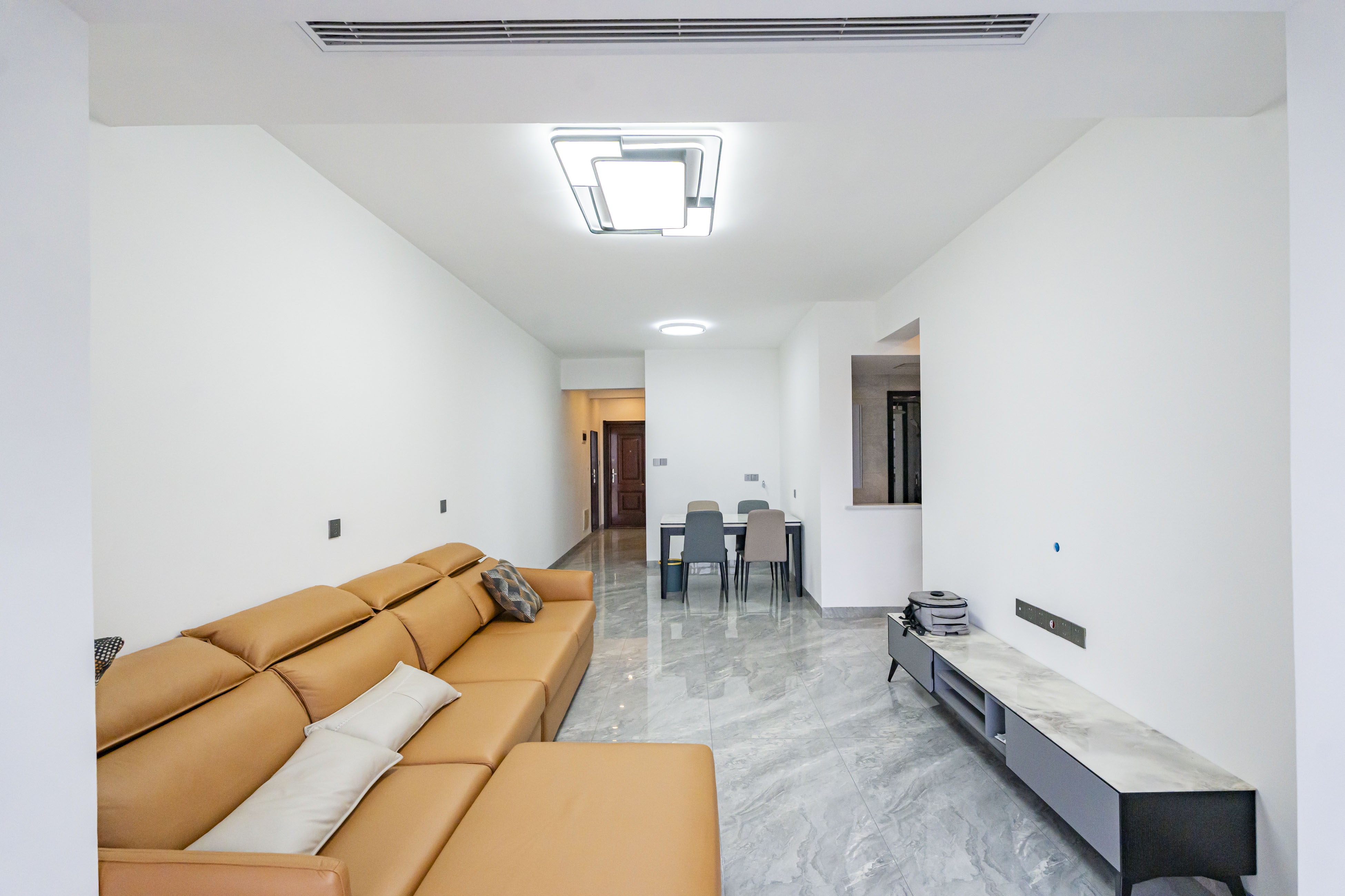 上园商住小区 4室2厅1卫 106.0万 上园商住小区 4室2厅1卫 106.0万客厅