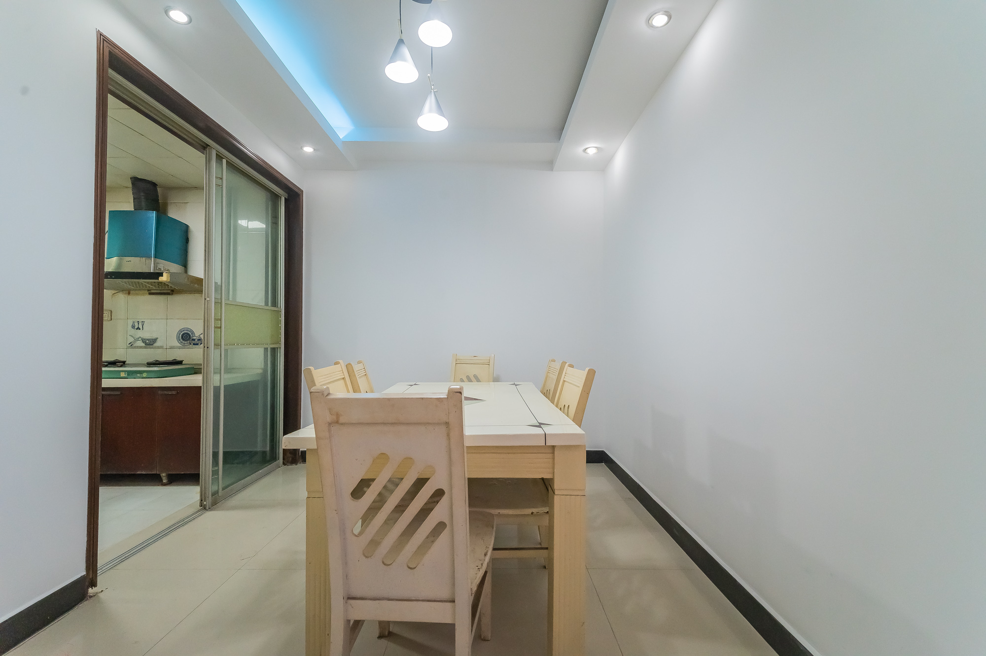 茶叶大市场“山水茗园”  3室2厅2卫   45.00万客厅