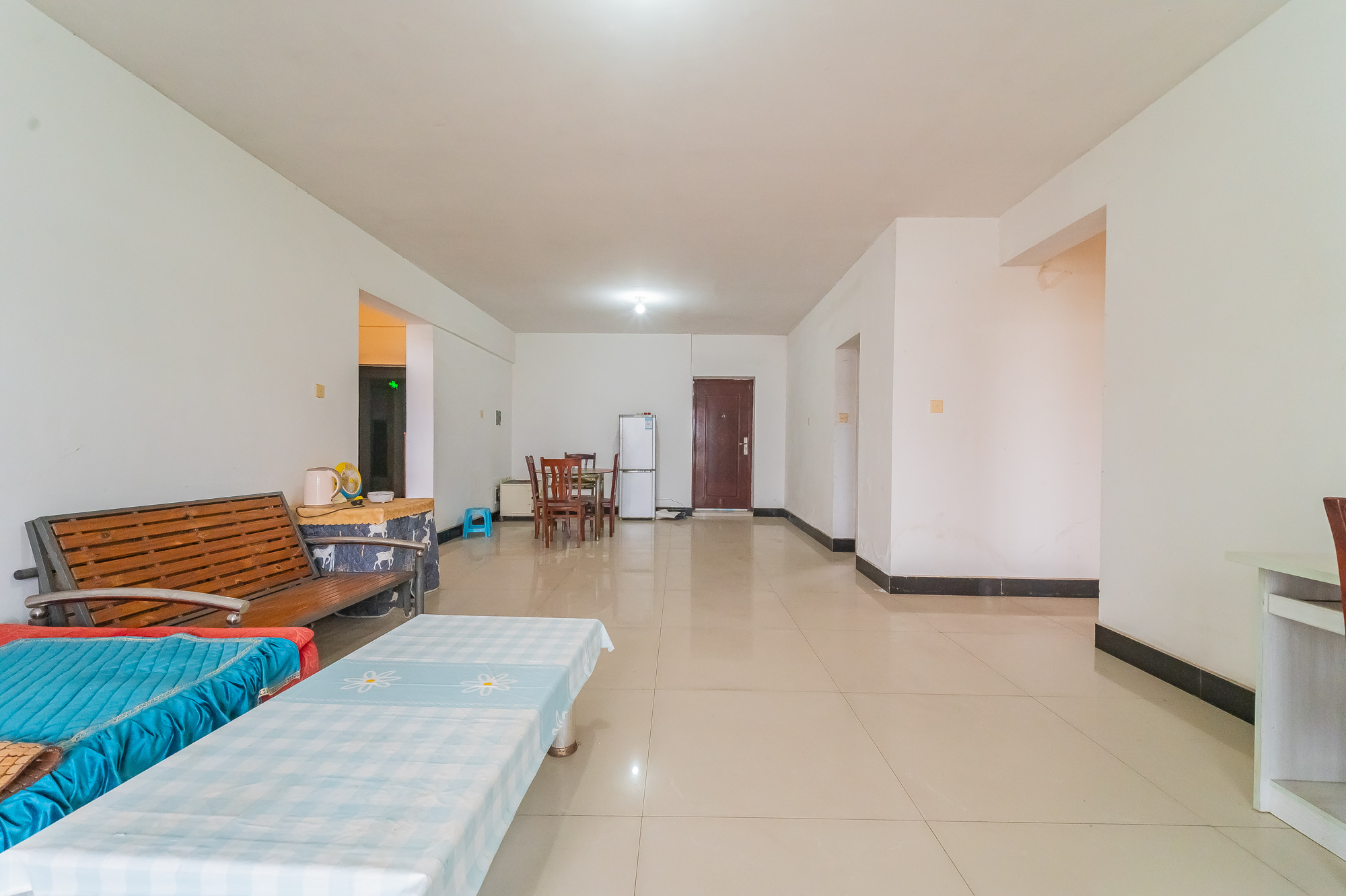 星沙教师公寓  3室2厅2卫    69.8万 星沙教师公寓  3室2厅2卫    69.8万客厅