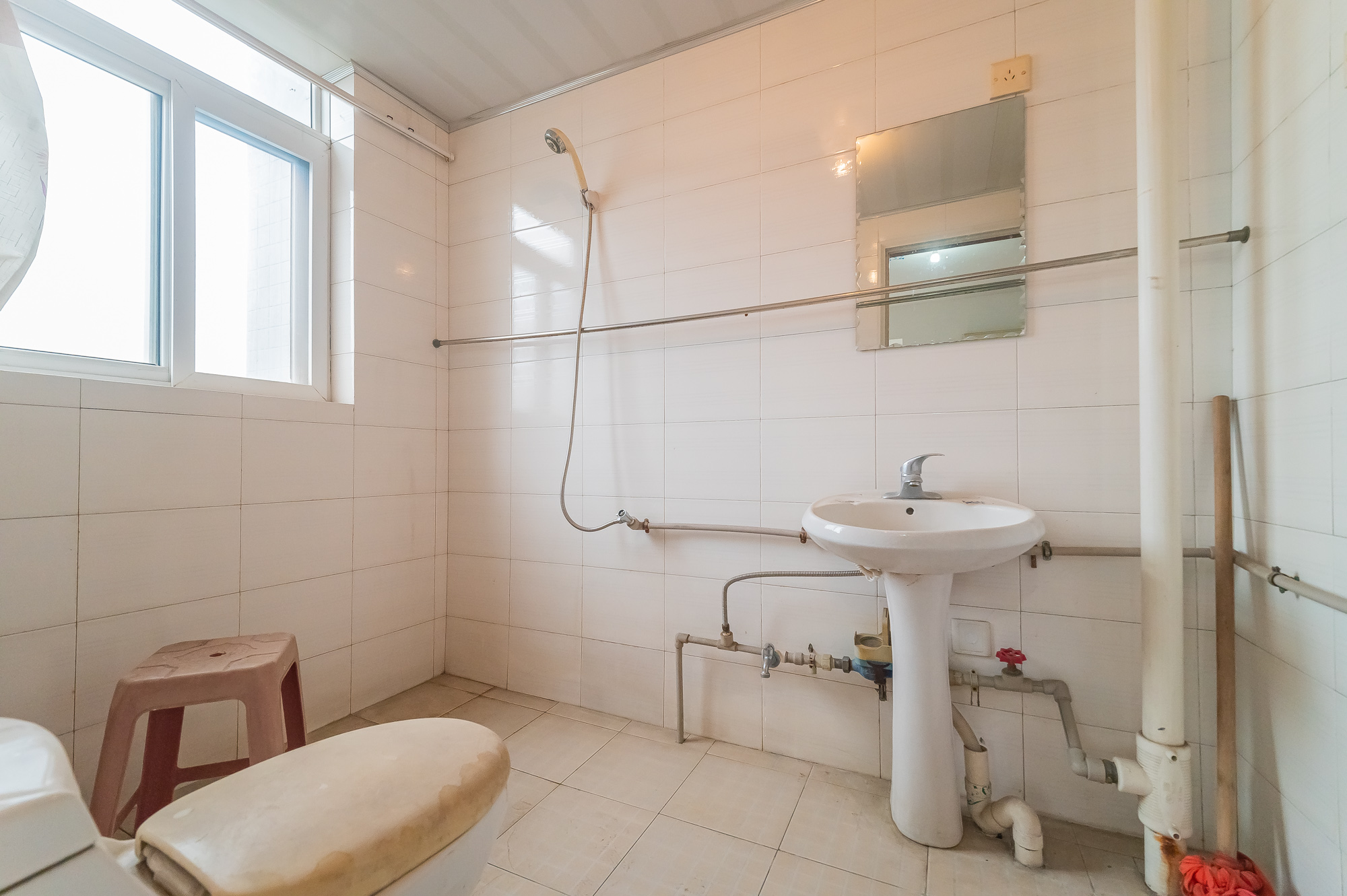 星沙教师公寓  3室2厅2卫    69.8万 星沙教师公寓  3室2厅2卫    69.8万卫生间