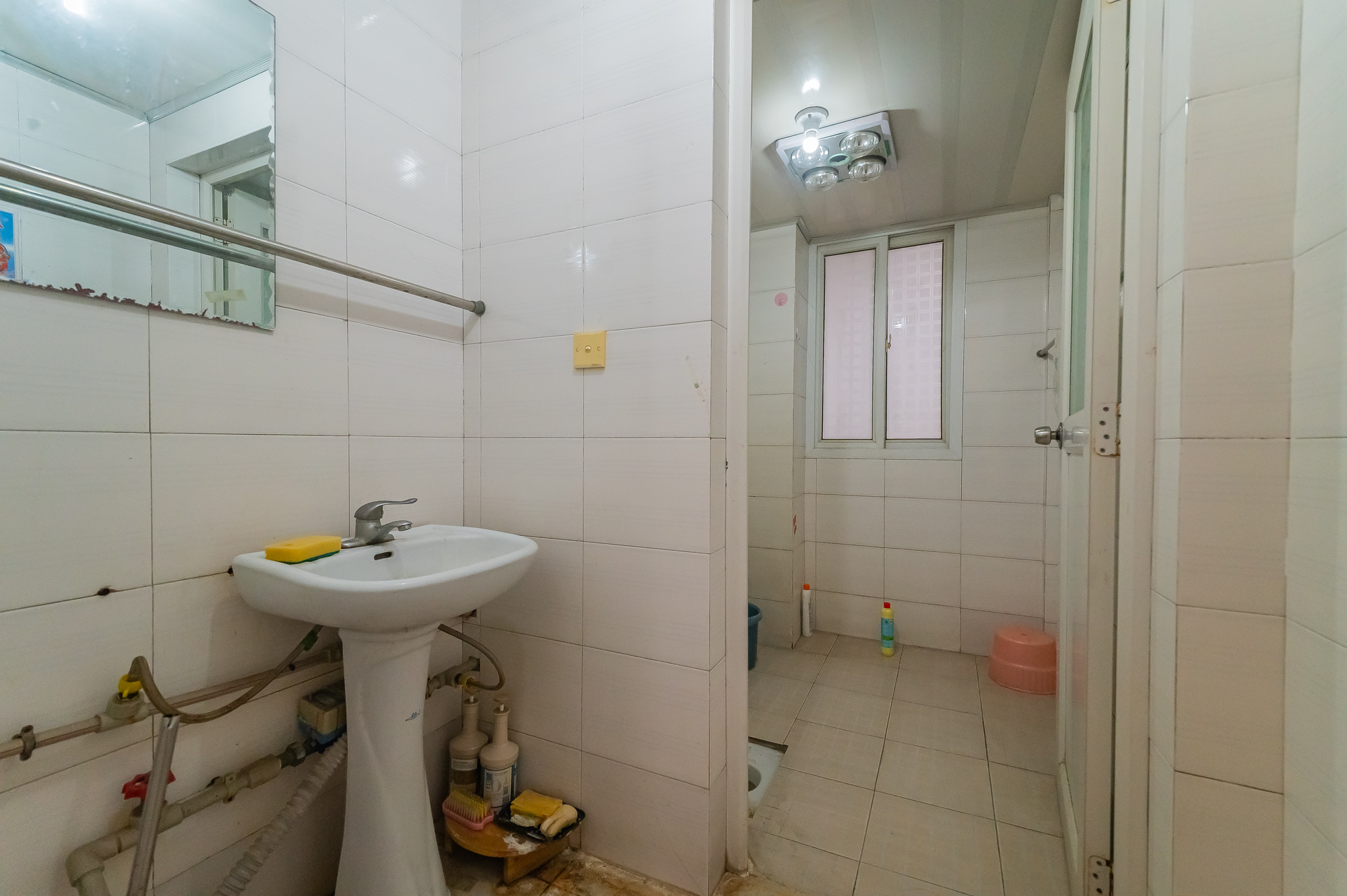 星沙教师公寓  3室2厅2卫    69.8万 星沙教师公寓  3室2厅2卫    69.8万卫生间