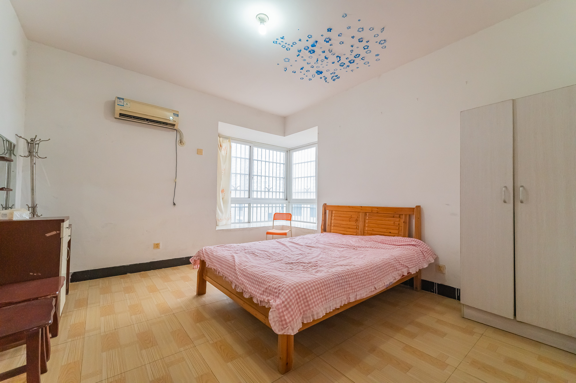 星沙教师公寓  3室2厅2卫    69.8万 星沙教师公寓  3室2厅2卫    69.8万卧室