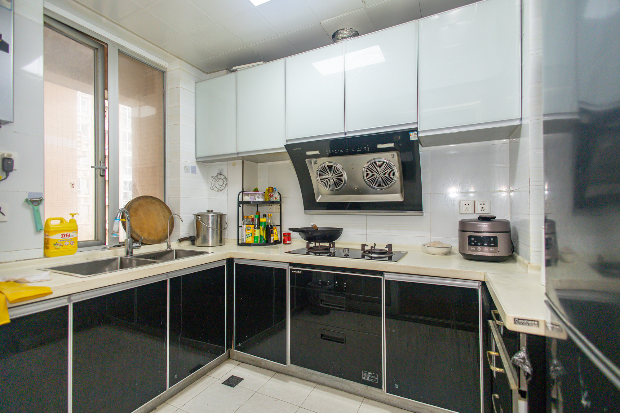 恒广国际景园一二区 4室2厅1卫 118.0万 恒广国际景园一二区 4室2厅1卫 118.0万厨房