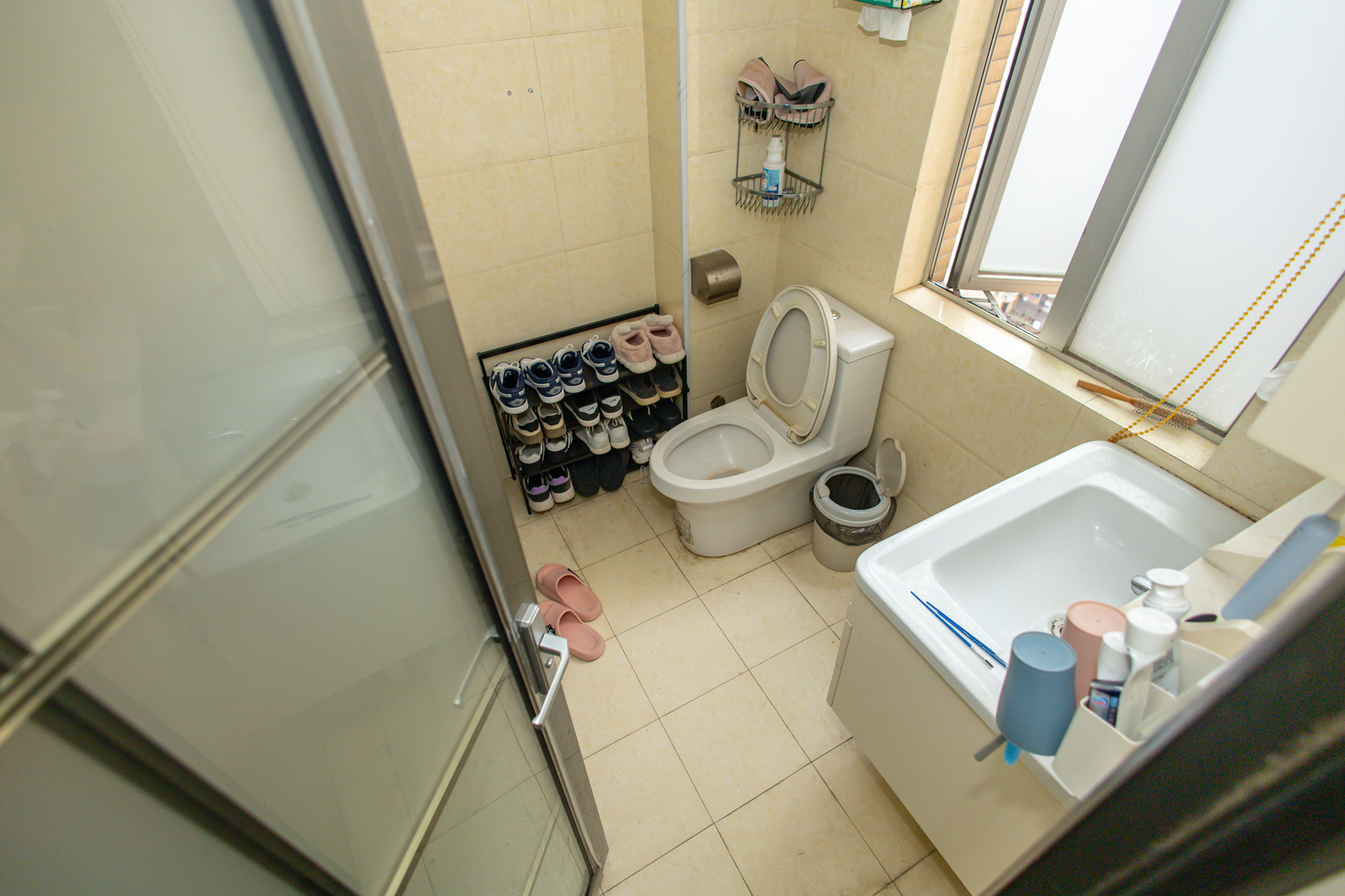 恒广国际景园一二区 4室2厅1卫 118.0万 恒广国际景园一二区 4室2厅1卫 118.0万卫生间