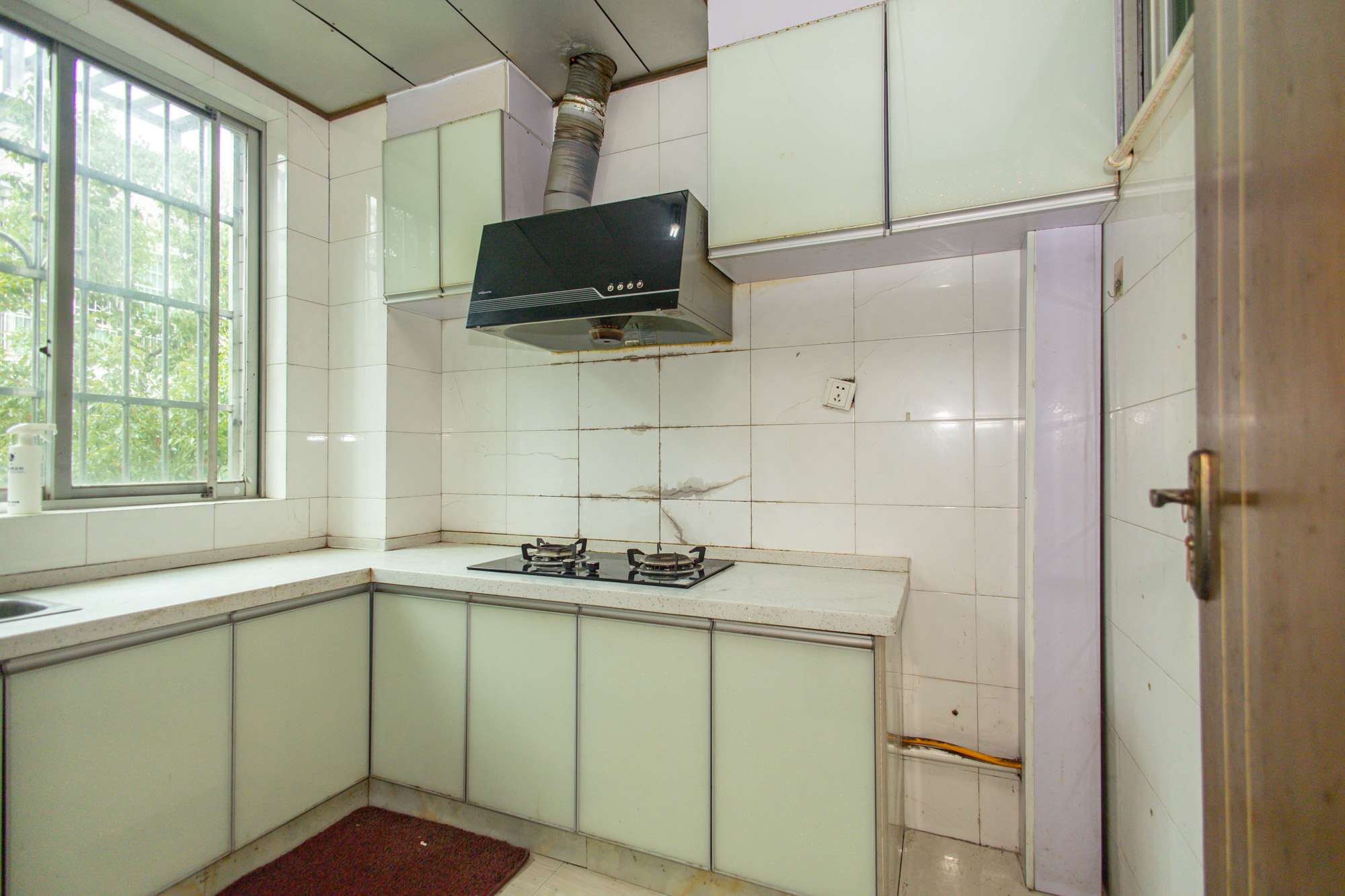 中南汽车世界  2室2厅1卫    32.8万 中南汽车世界  2室2厅1卫    32.8万厨房