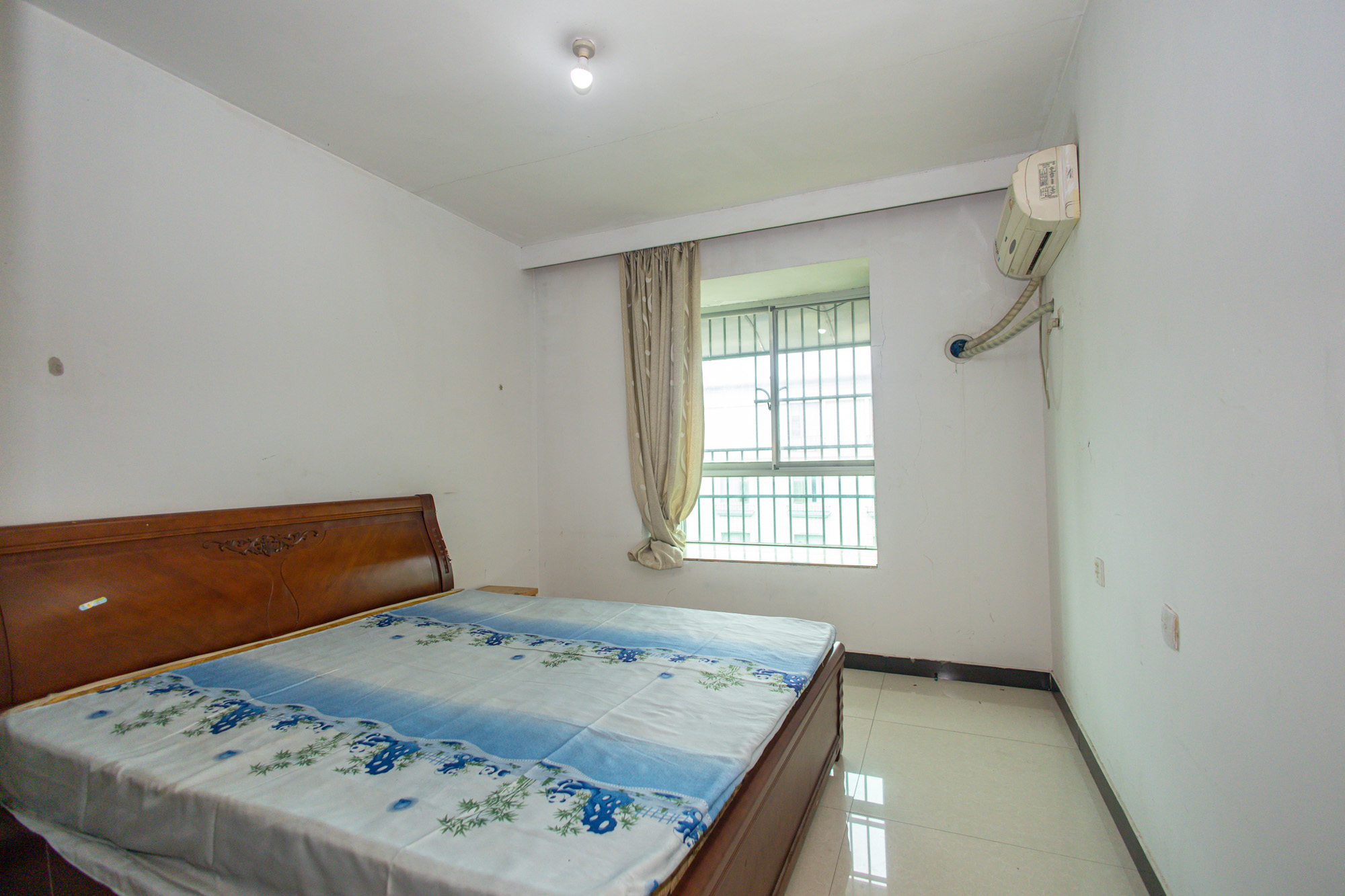 中南汽车世界  2室2厅1卫    32.8万 中南汽车世界  2室2厅1卫    32.8万卧室