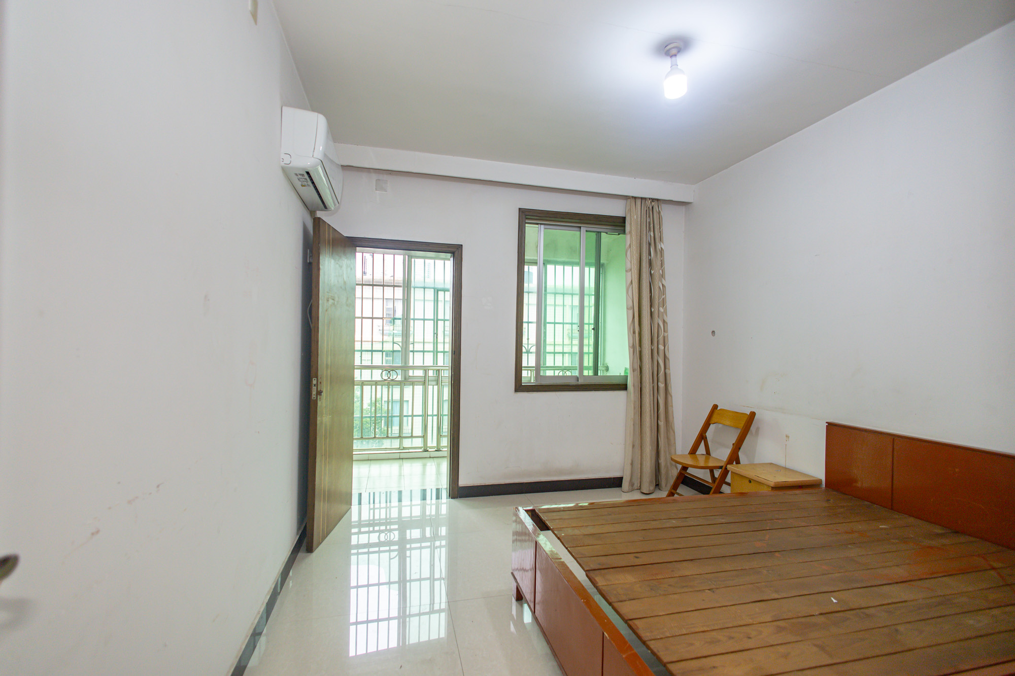 中南汽车世界  2室2厅1卫    32.8万 中南汽车世界  2室2厅1卫    32.8万卧室