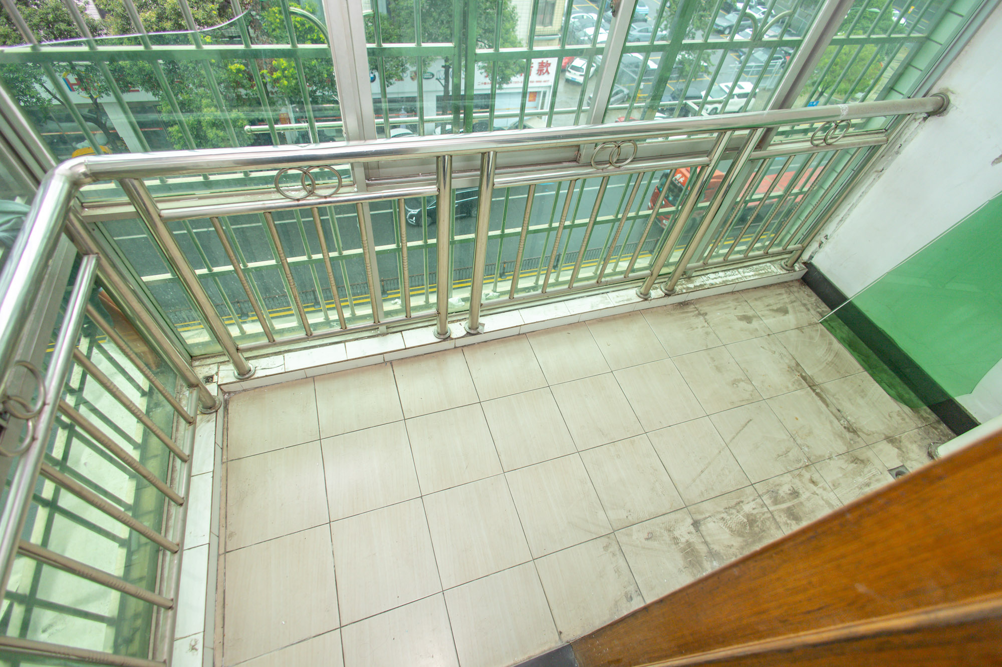 中南汽车世界  2室2厅1卫    32.8万 中南汽车世界  2室2厅1卫    32.8万阳台