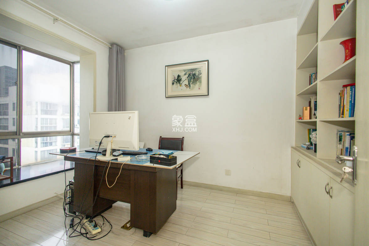 阳光丽景 4室2厅2卫 92.8万 阳光丽景 4室2厅2卫 92.8万卧室