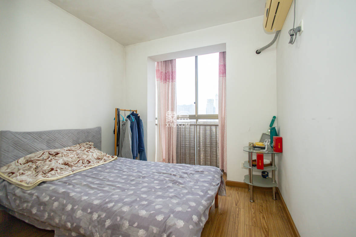 阳光丽景 4室2厅2卫 92.8万 阳光丽景 4室2厅2卫 92.8万卧室