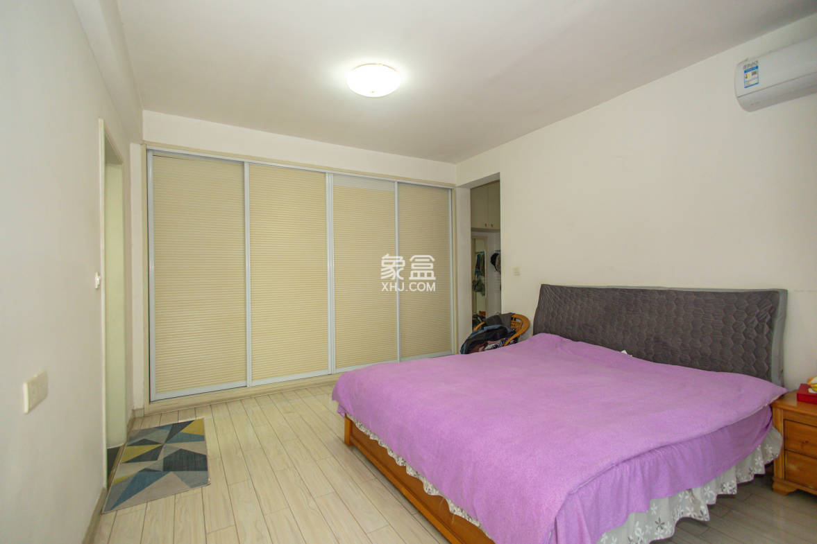 阳光丽景 4室2厅2卫 92.8万 阳光丽景 4室2厅2卫 92.8万卧室