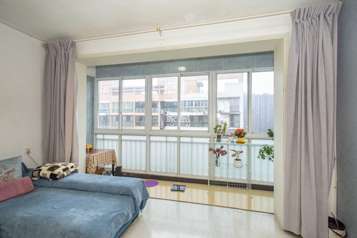 阳光丽景 4室2厅2卫 92.8万 阳光丽景 4室2厅2卫 92.8万阳台