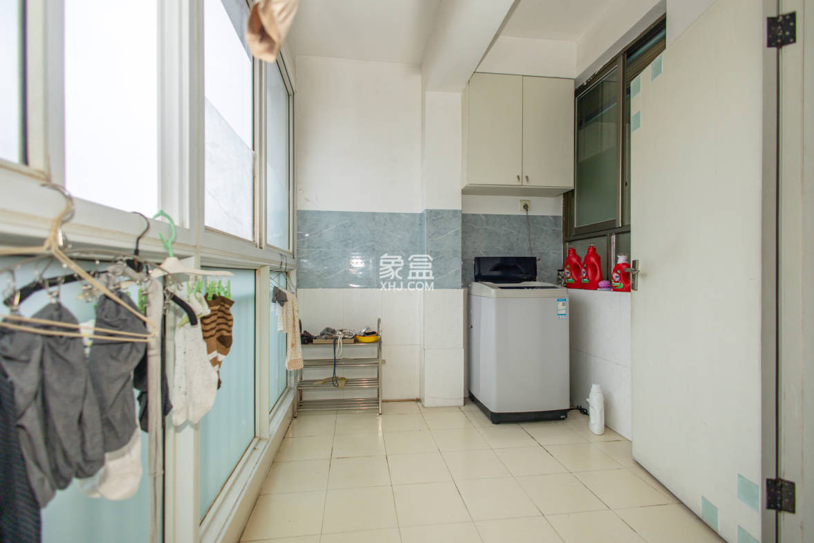 阳光丽景 4室2厅2卫 92.8万 阳光丽景 4室2厅2卫 92.8万阳台