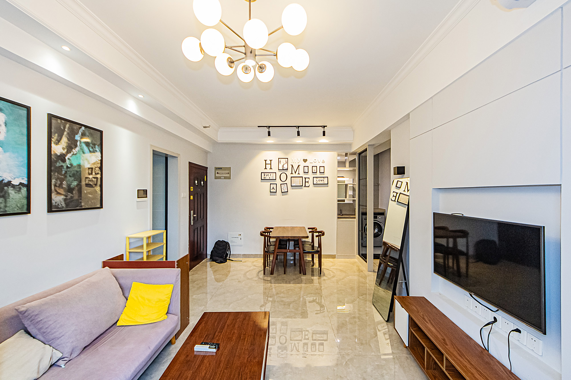 北辰三角洲E4区  2室1厅1卫    113.5万 北辰三角洲E4区  2室1厅1卫    113.5万客厅