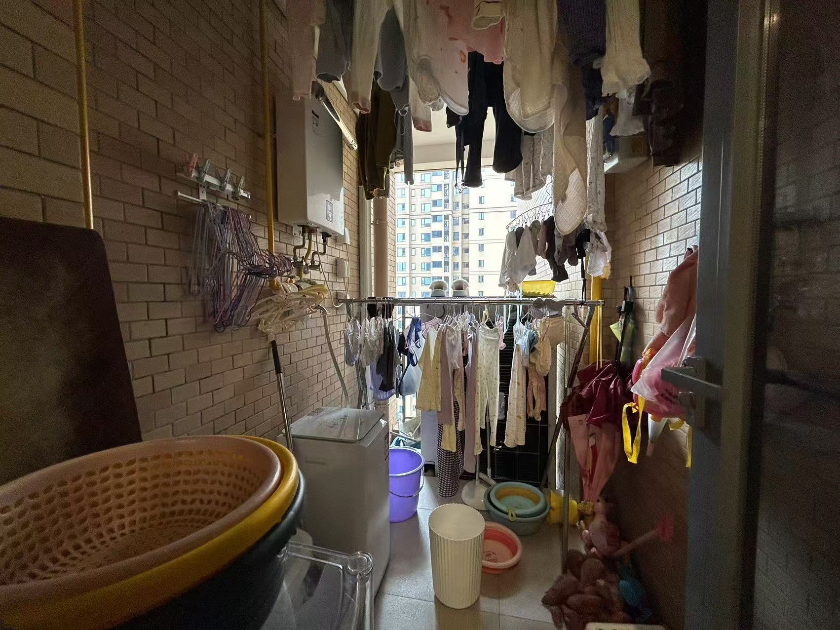 晋合湘水湾六期  3室2厅1卫    100.0万 晋合湘水湾六期  3室2厅1卫    100.0万室内图