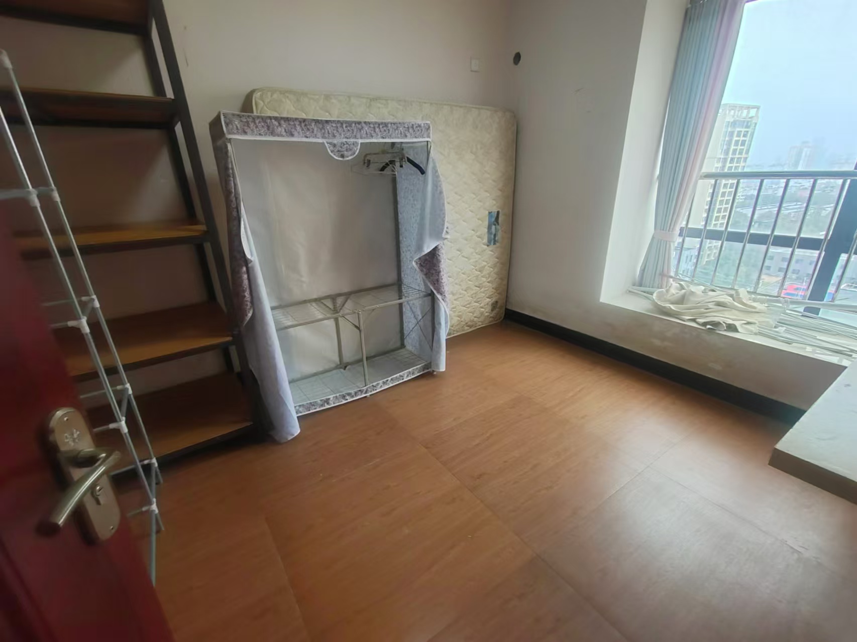 华晨御园 2室2厅1卫 1450.0元/月 华晨御园 2室2厅1卫 1450.0元/月室内图