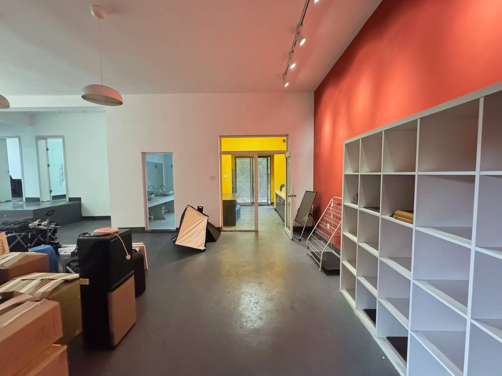 藏珑湖上国际花园 4室2厅2卫 6800.0元/月 藏珑湖上国际花园 4室2厅2卫 6800.0元/月室内图