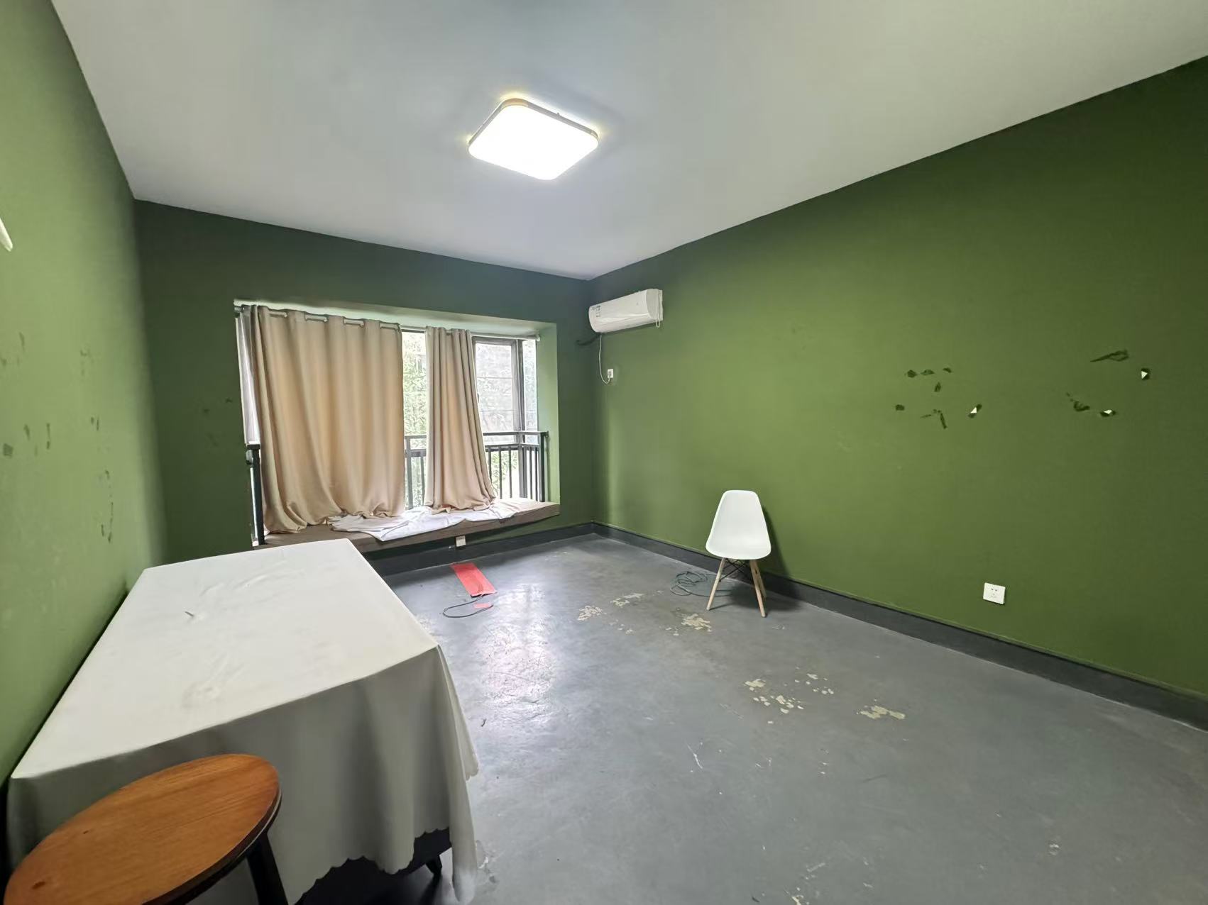 藏珑湖上国际花园 4室2厅2卫 6800.0元/月 藏珑湖上国际花园 4室2厅2卫 6800.0元/月室内图