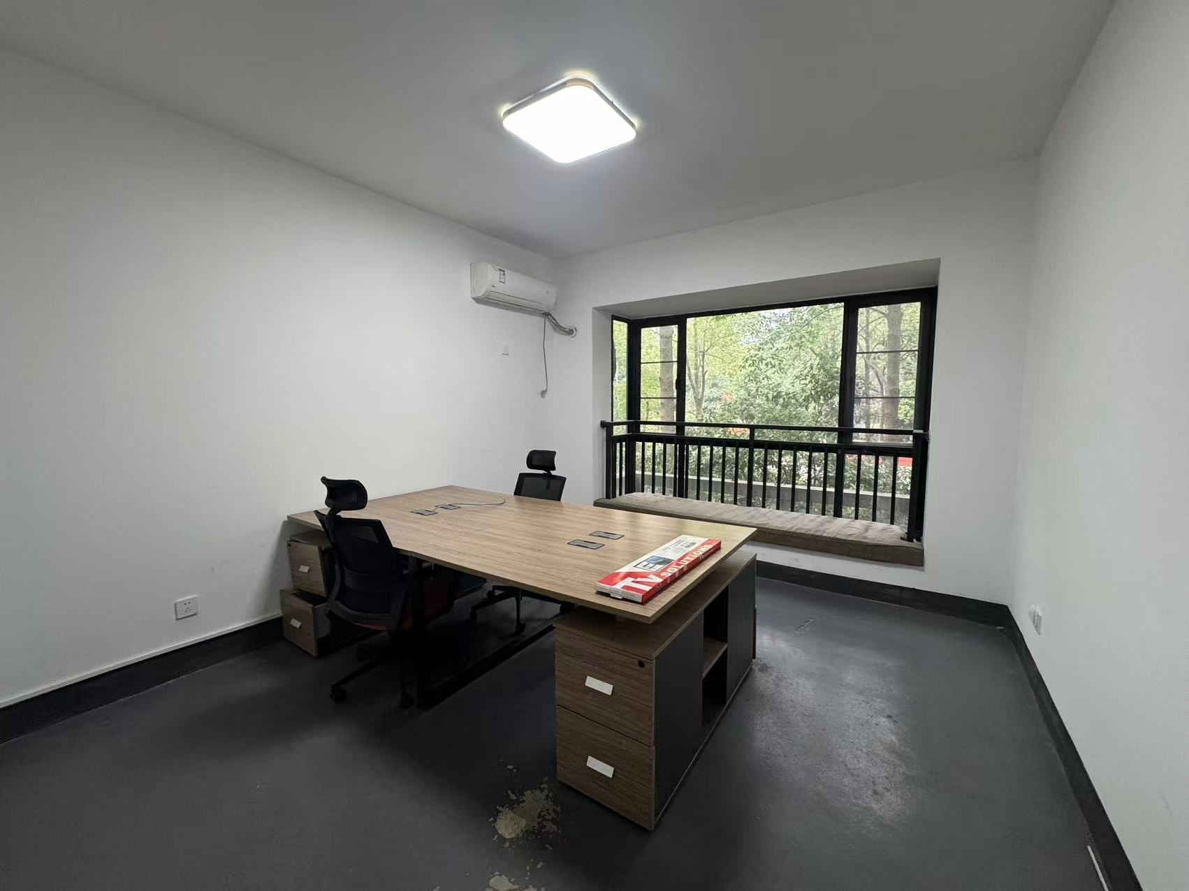 藏珑湖上国际花园 4室2厅2卫 6800.0元/月 藏珑湖上国际花园 4室2厅2卫 6800.0元/月室内图