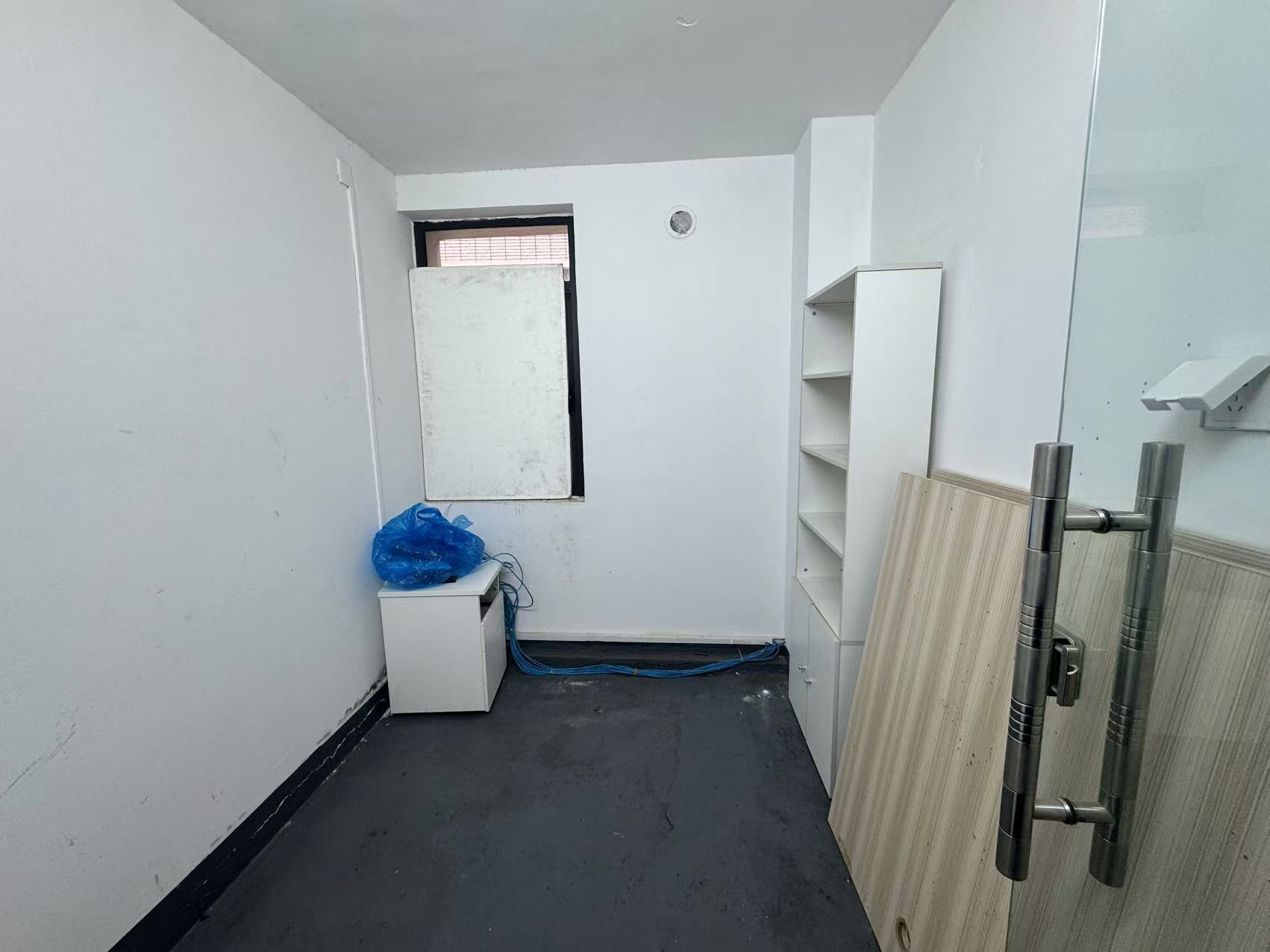 藏珑湖上国际花园 4室2厅2卫 6800.0元/月 藏珑湖上国际花园 4室2厅2卫 6800.0元/月室内图