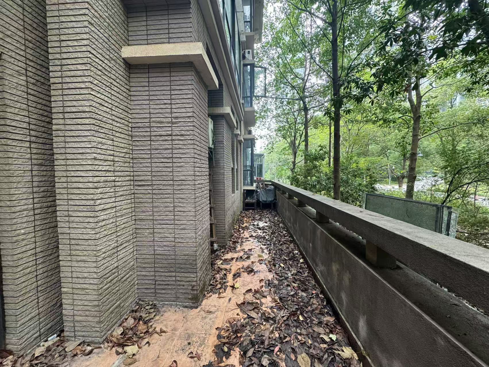 藏珑湖上国际花园 4室2厅2卫 6800.0元/月 藏珑湖上国际花园 4室2厅2卫 6800.0元/月室内图